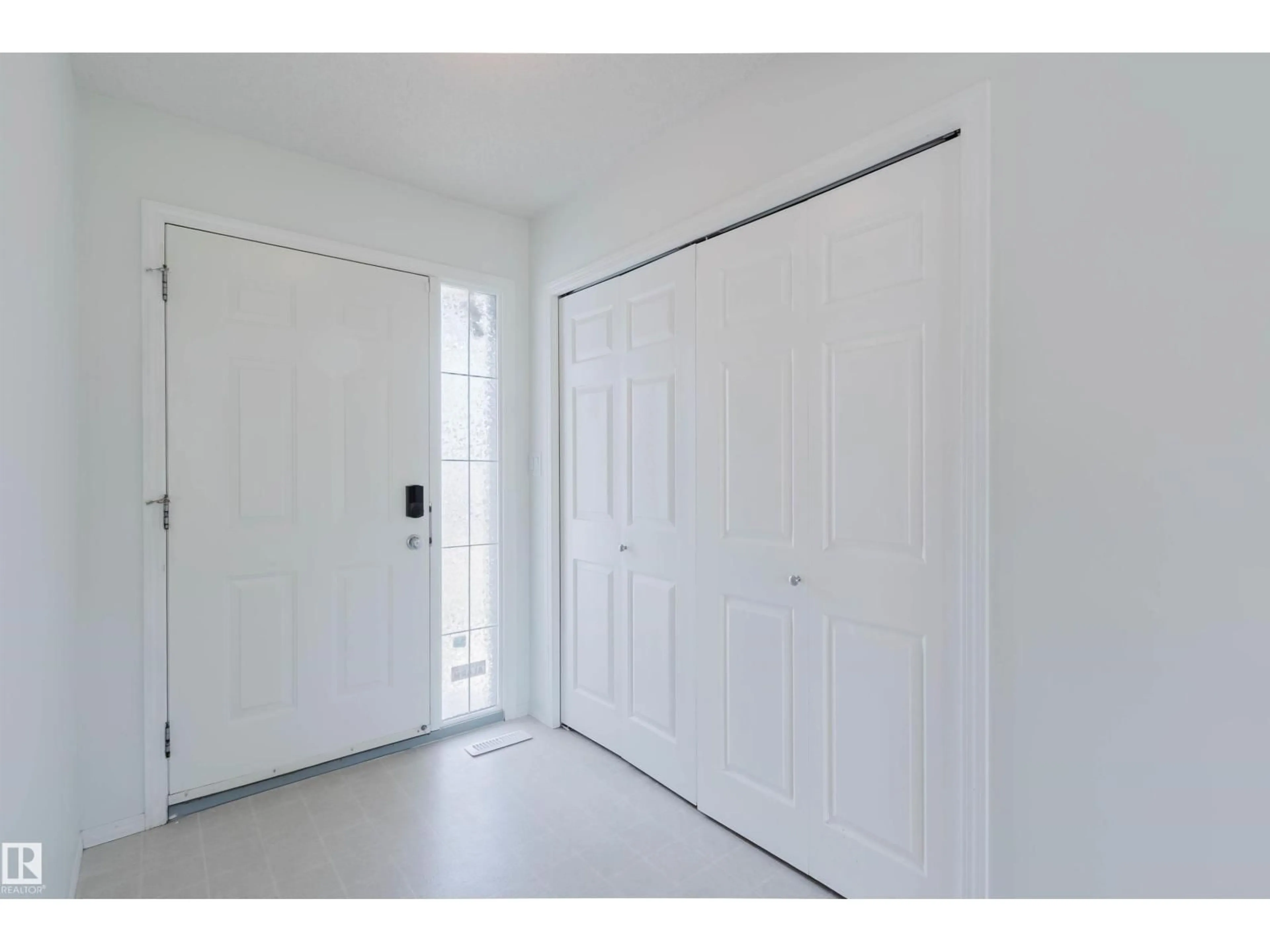 Indoor entryway for 430 HUNTERS GREEN GR, Edmonton Alberta T6R3C1