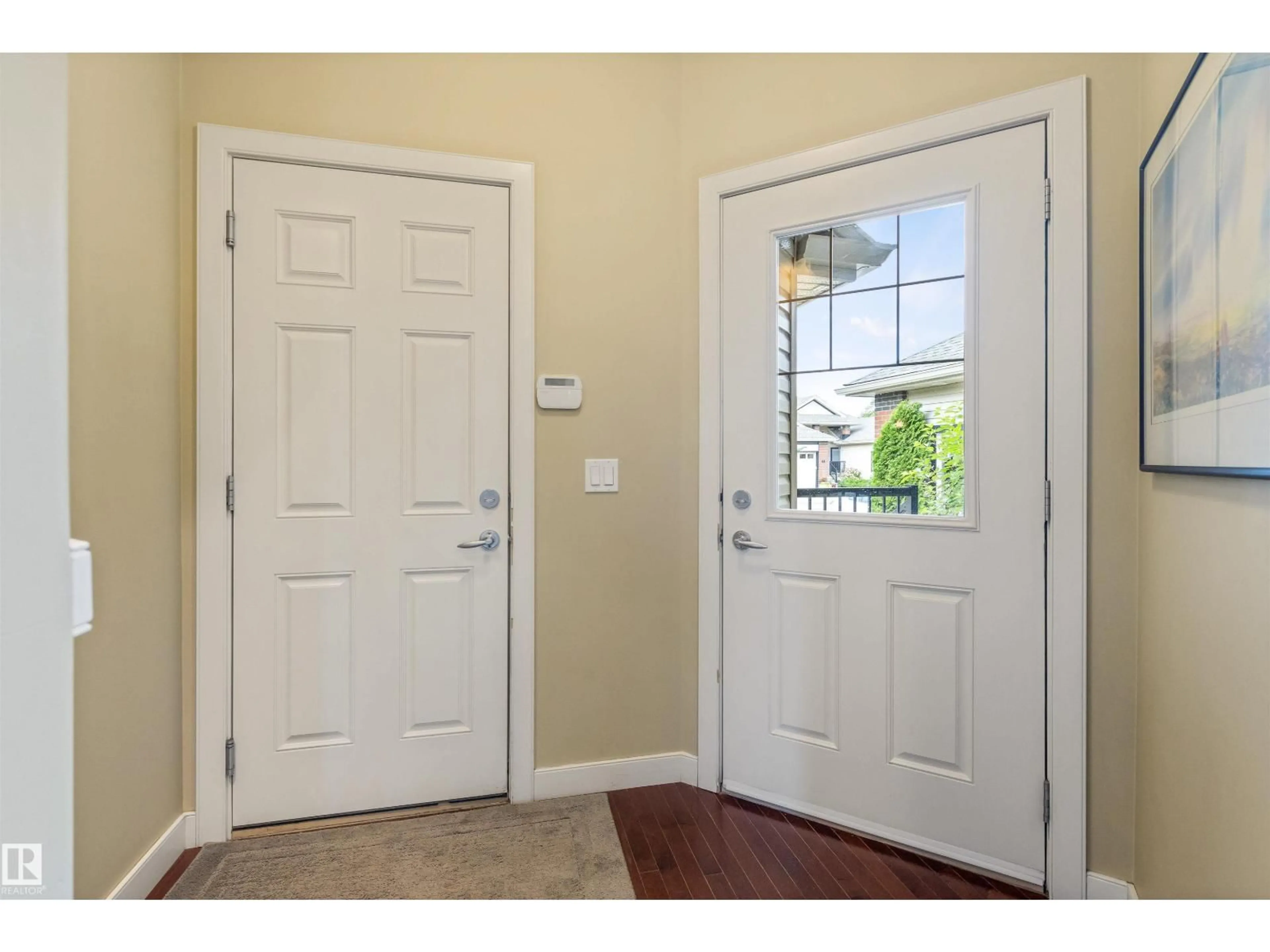 Indoor entryway for NW - 10 841 156 ST, Edmonton Alberta T6R0B3
