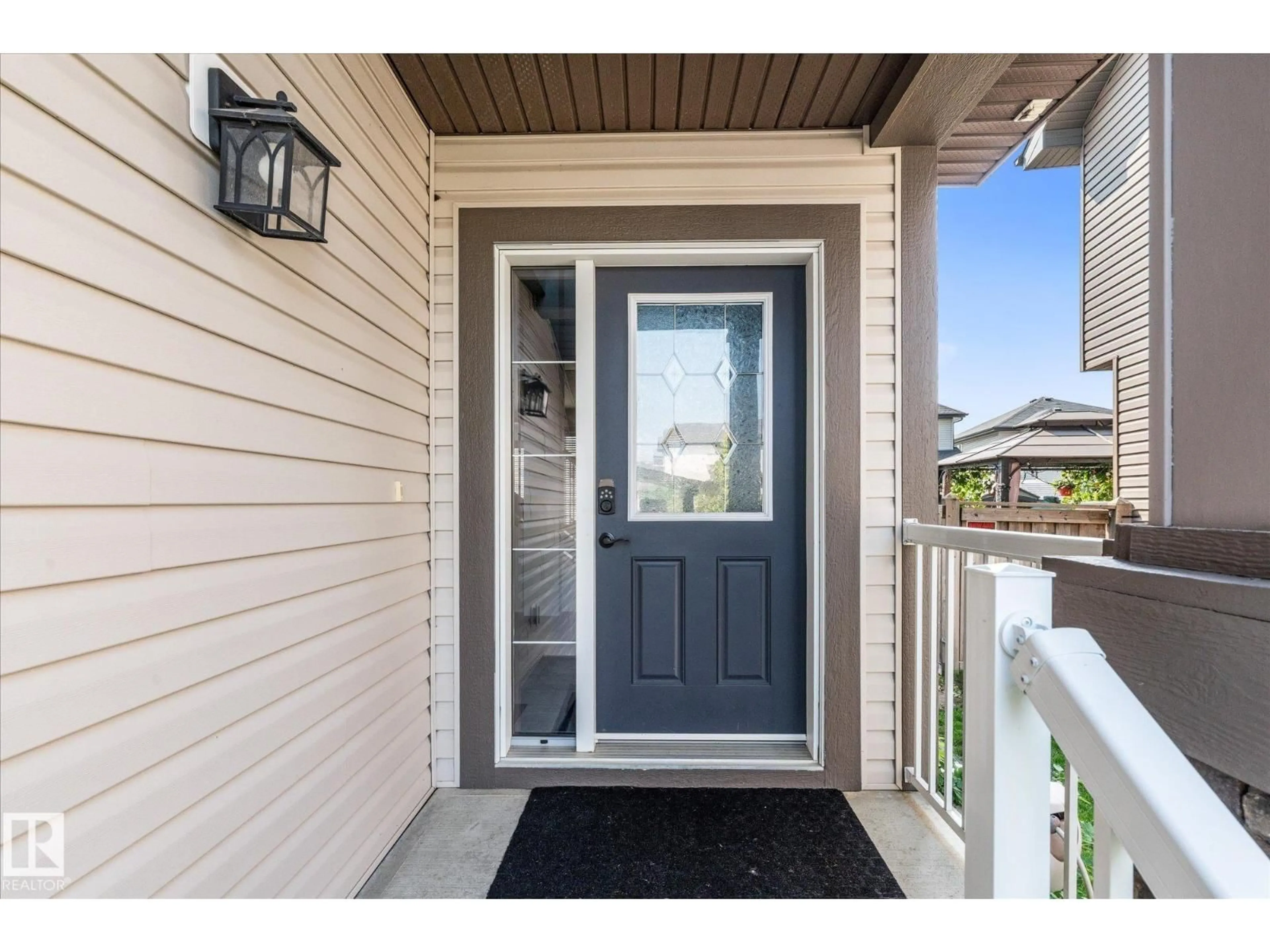 Indoor entryway for 9 BECKER CR, Fort Saskatchewan Alberta T8L0C1