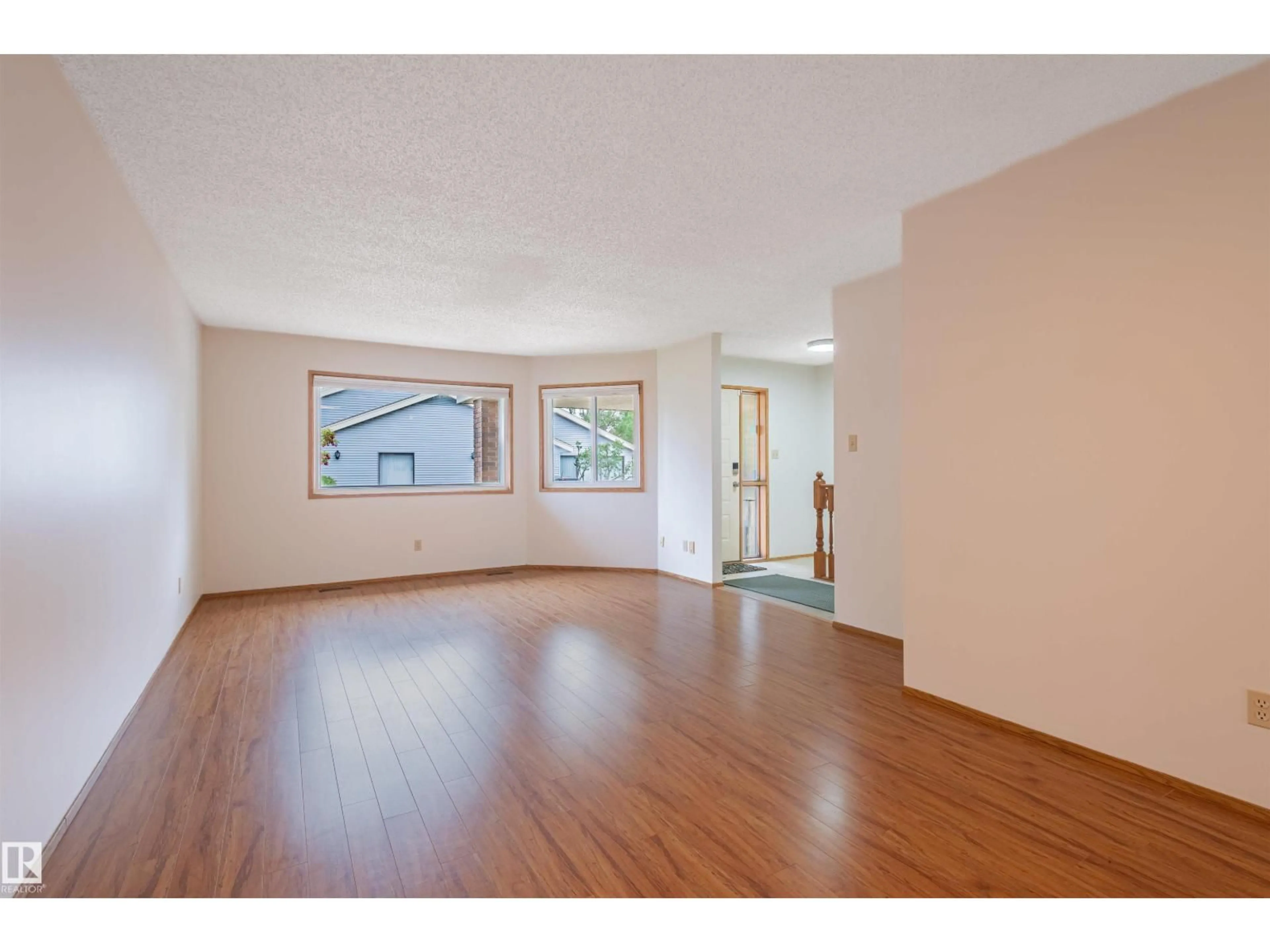 A pic of a room for 241 OEMING RD, Edmonton Alberta T6R1M3