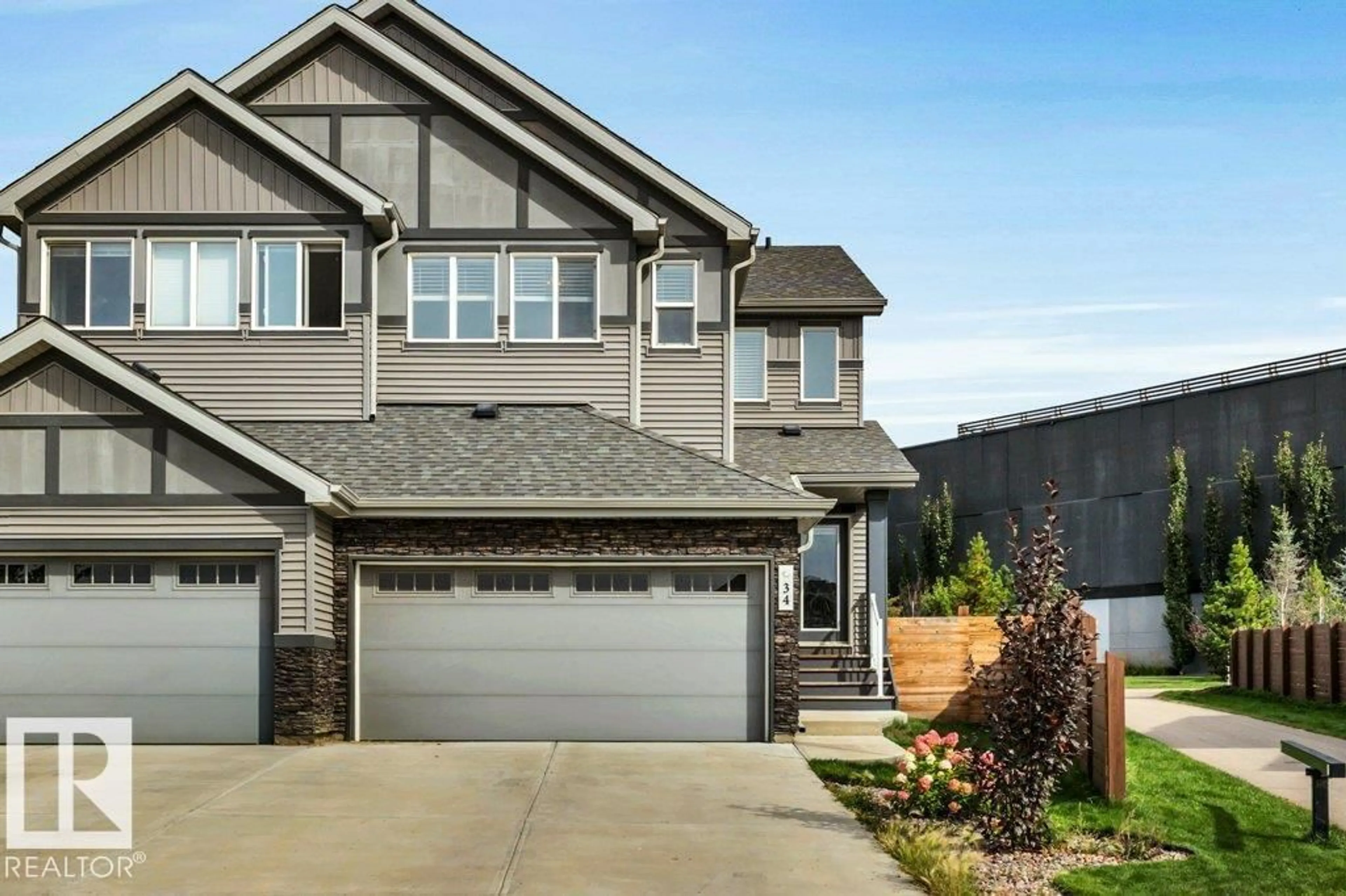 Home with vinyl exterior material, street for 34 JUNEAU WY, St. Albert Alberta T8N7V7