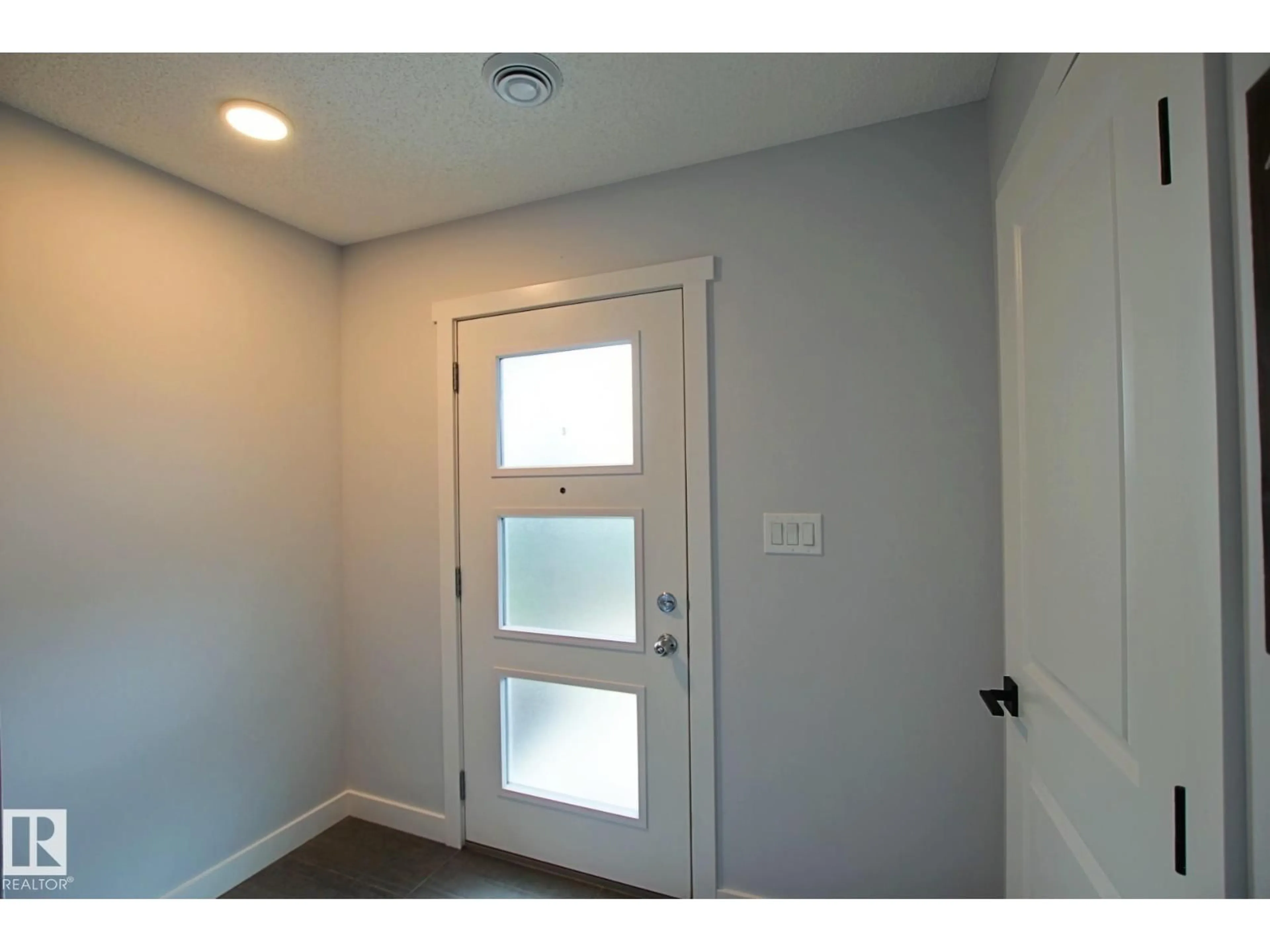 Indoor entryway for #70 - 1203 163 ST, Edmonton Alberta T6W3X1