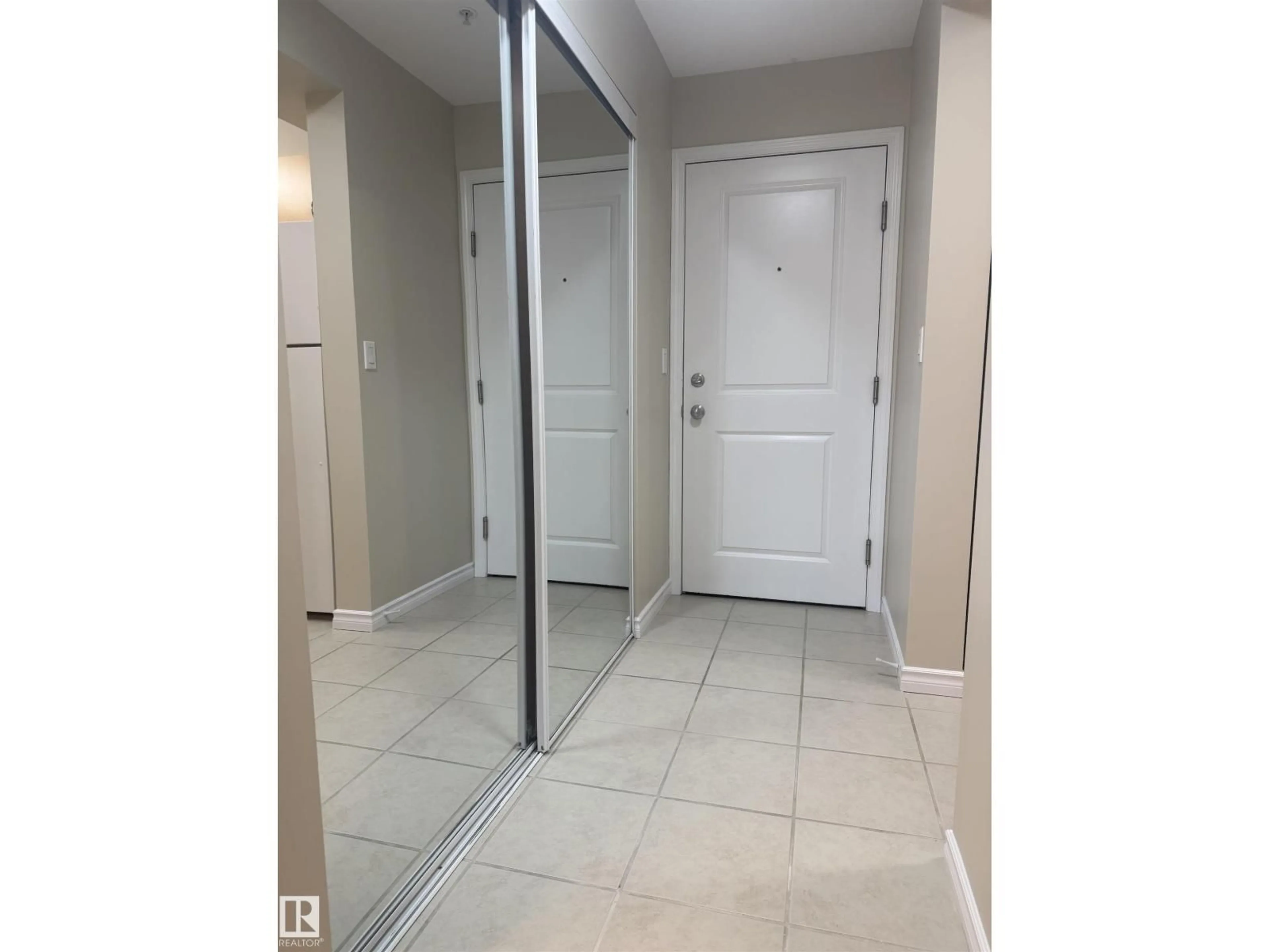 Indoor entryway for 218 - 17003 67 AV, Edmonton Alberta T5T6Y5