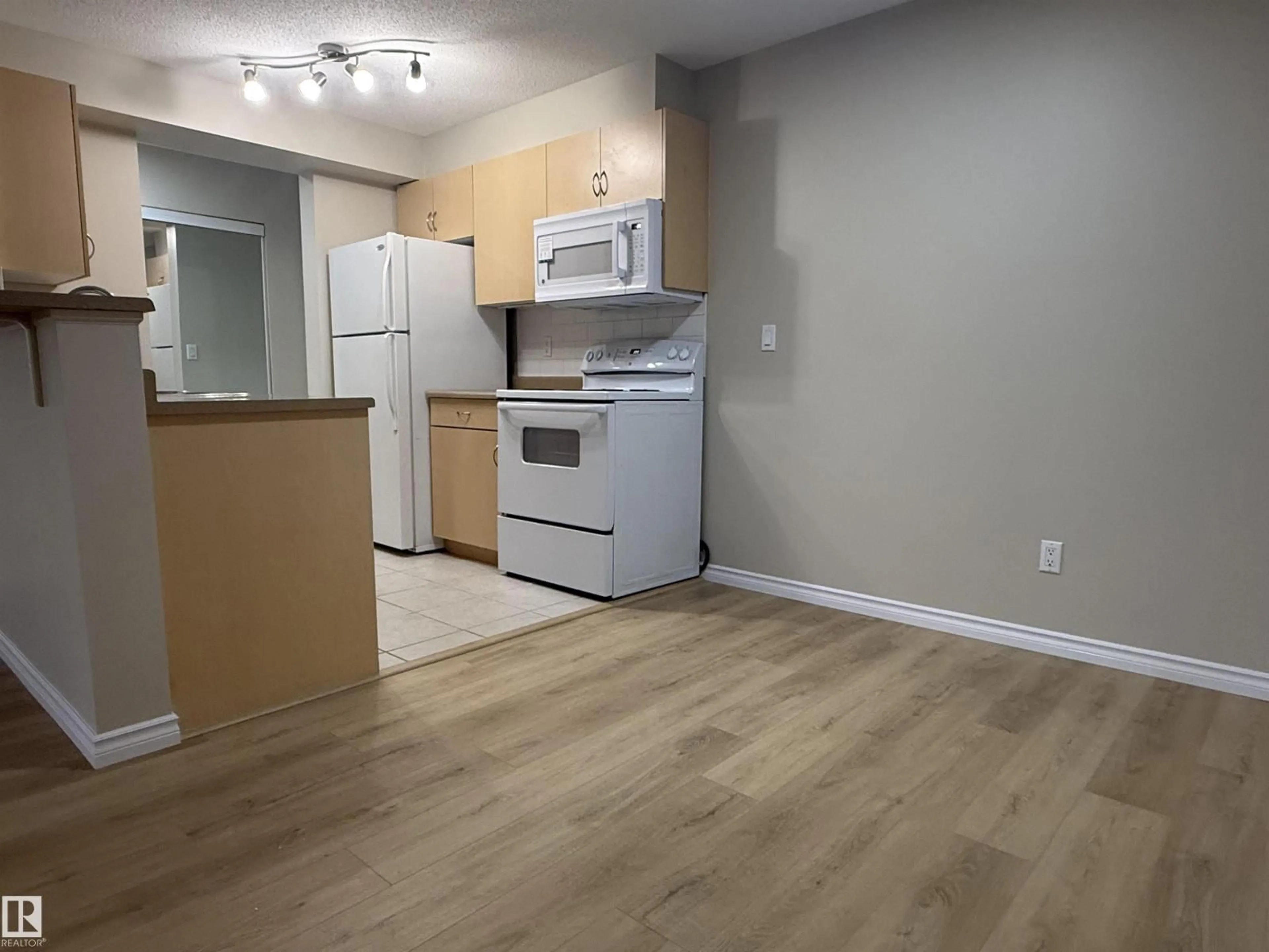 Standard kitchen, wood/laminate floor for 218 - 17003 67 AV, Edmonton Alberta T5T6Y5
