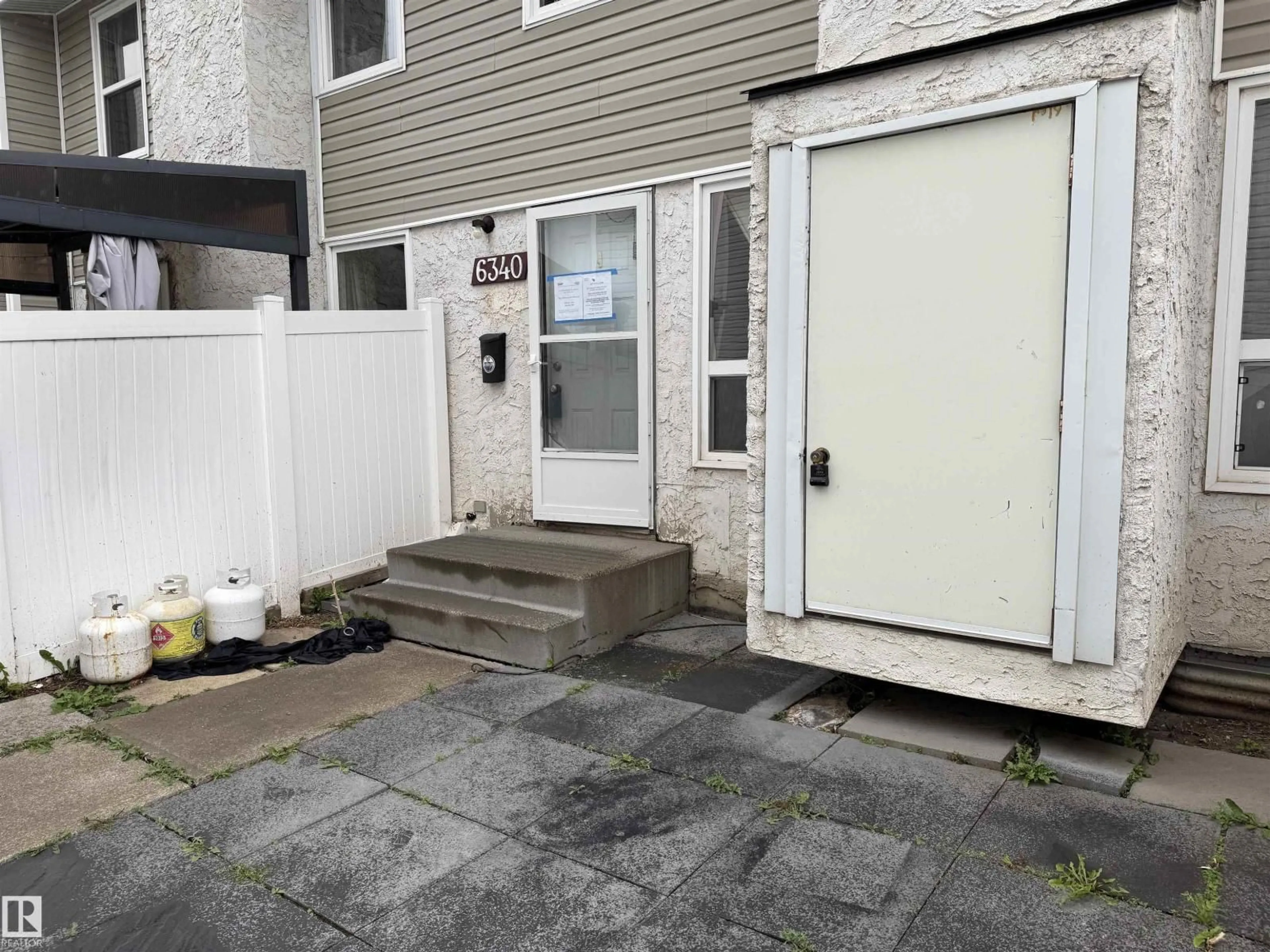 Patio, street for 6340 184 ST, Edmonton Alberta T5T2N8