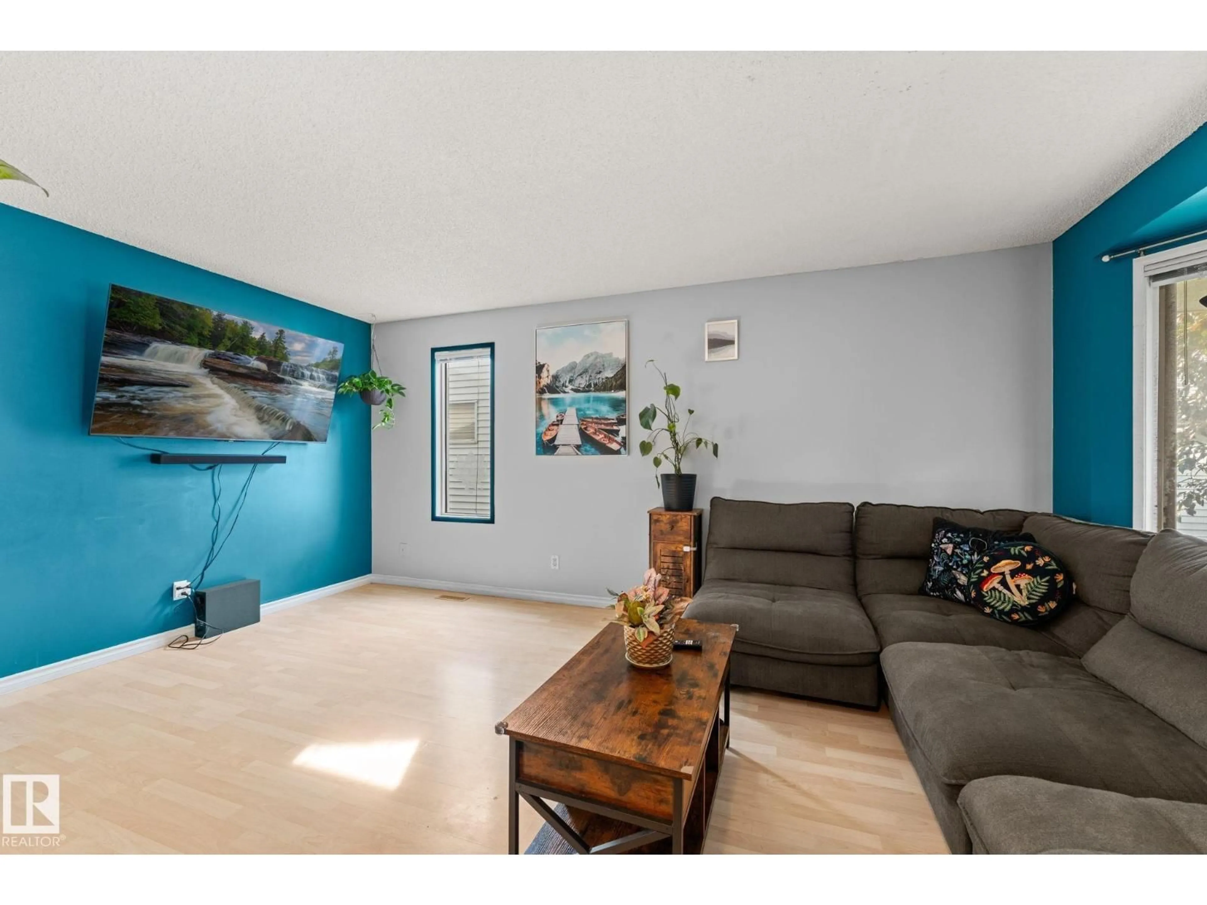 Living room with furniture, wood/laminate floor for 17607 91 ST, Edmonton Alberta T5Z2M1