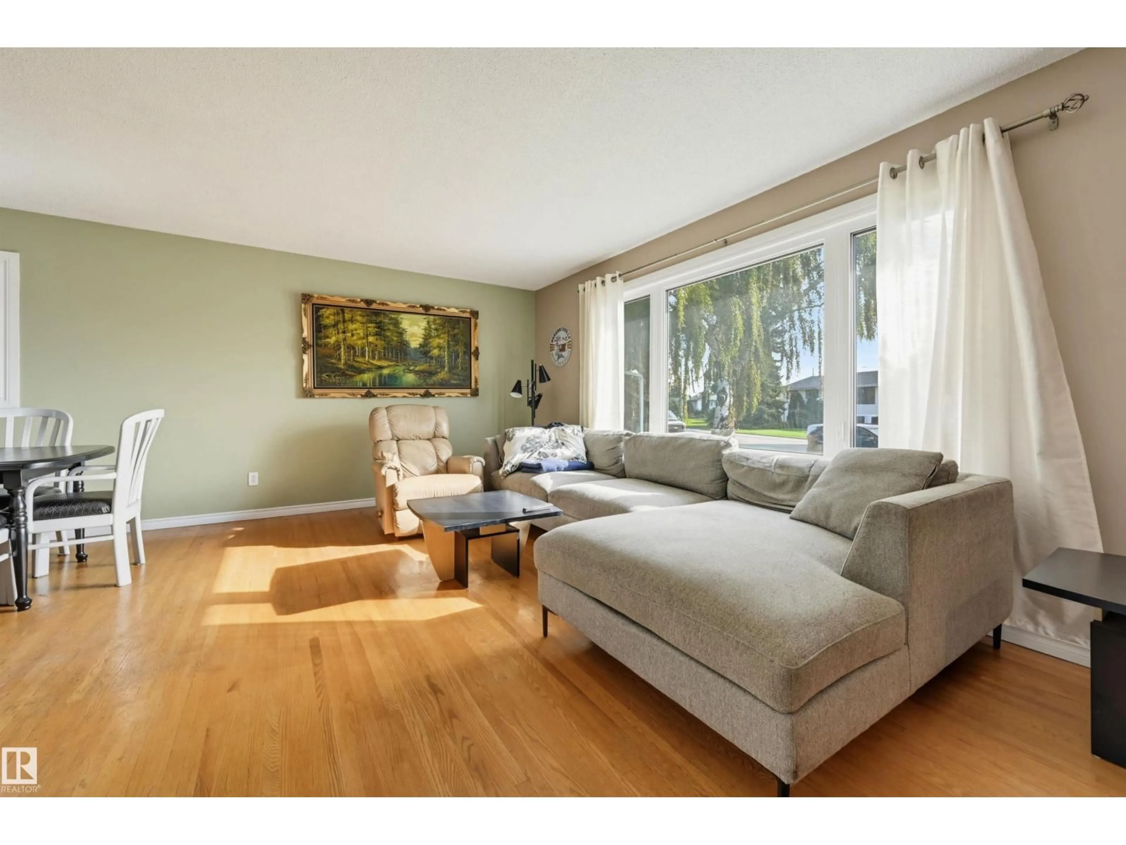 Living room with furniture, wood/laminate floor for NW - 9122 167 ST, Edmonton Alberta T5R2T9