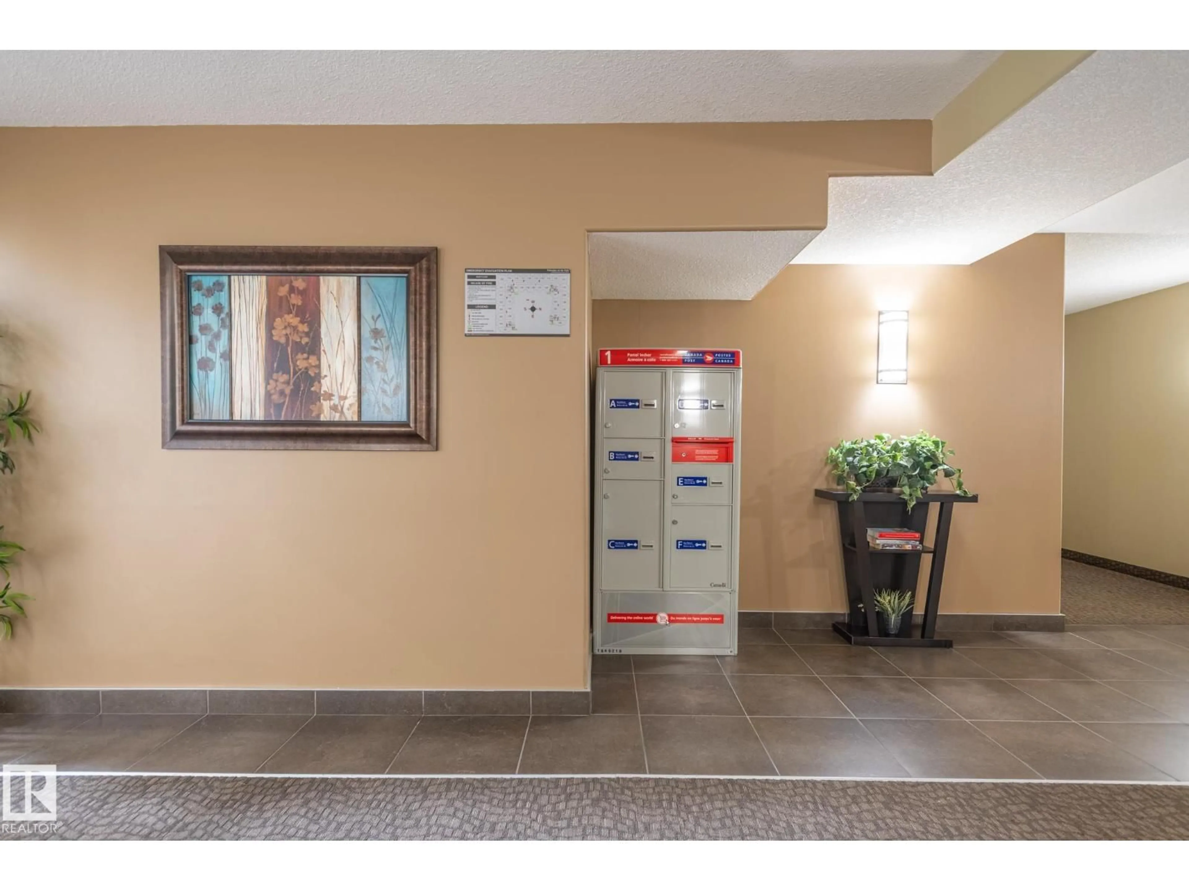 Indoor foyer for 301 - 400 PALISADES WY, Sherwood Park Alberta T8H0H4