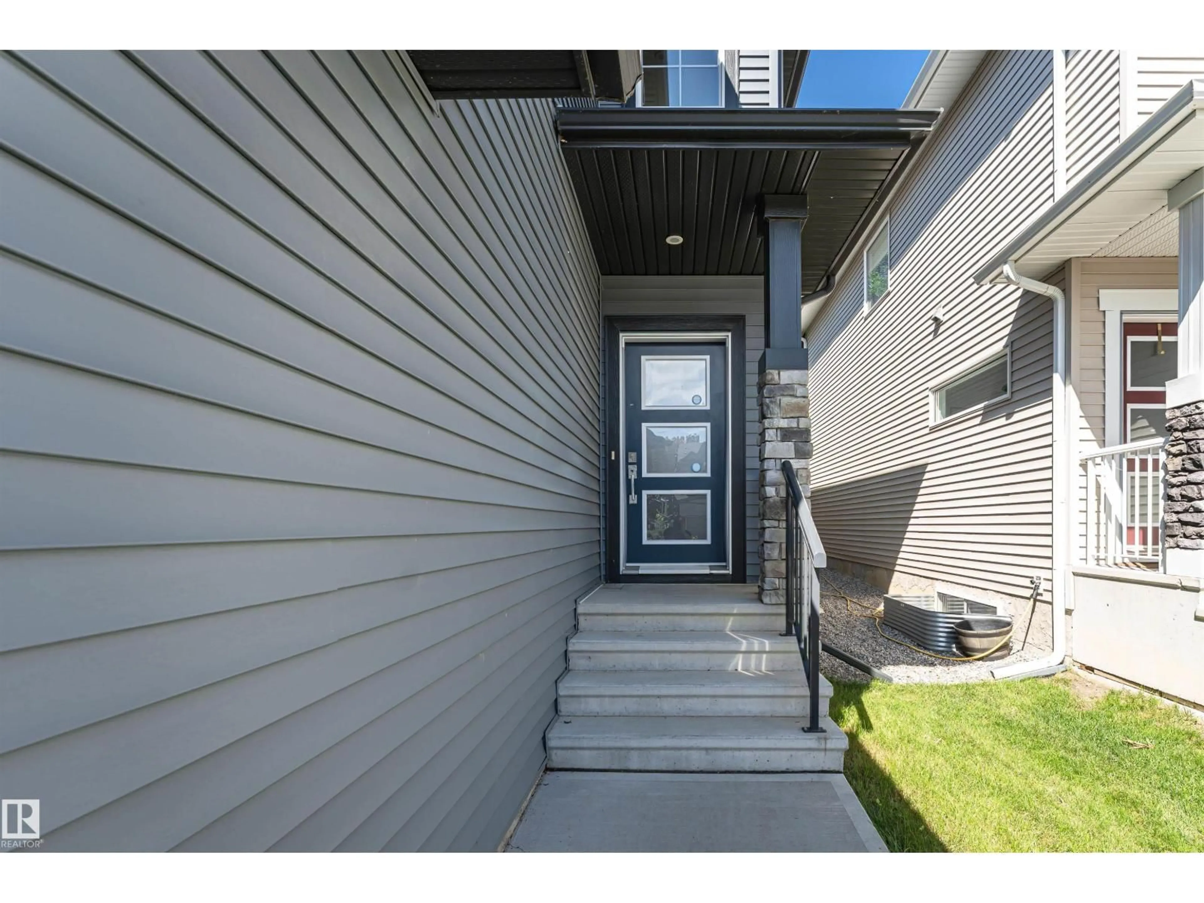Indoor entryway for 7322 CHIVERS CR, Edmonton Alberta T6W4M1