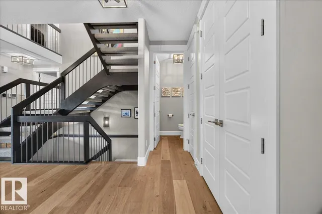 SW - 2032 90 ST, Edmonton 5