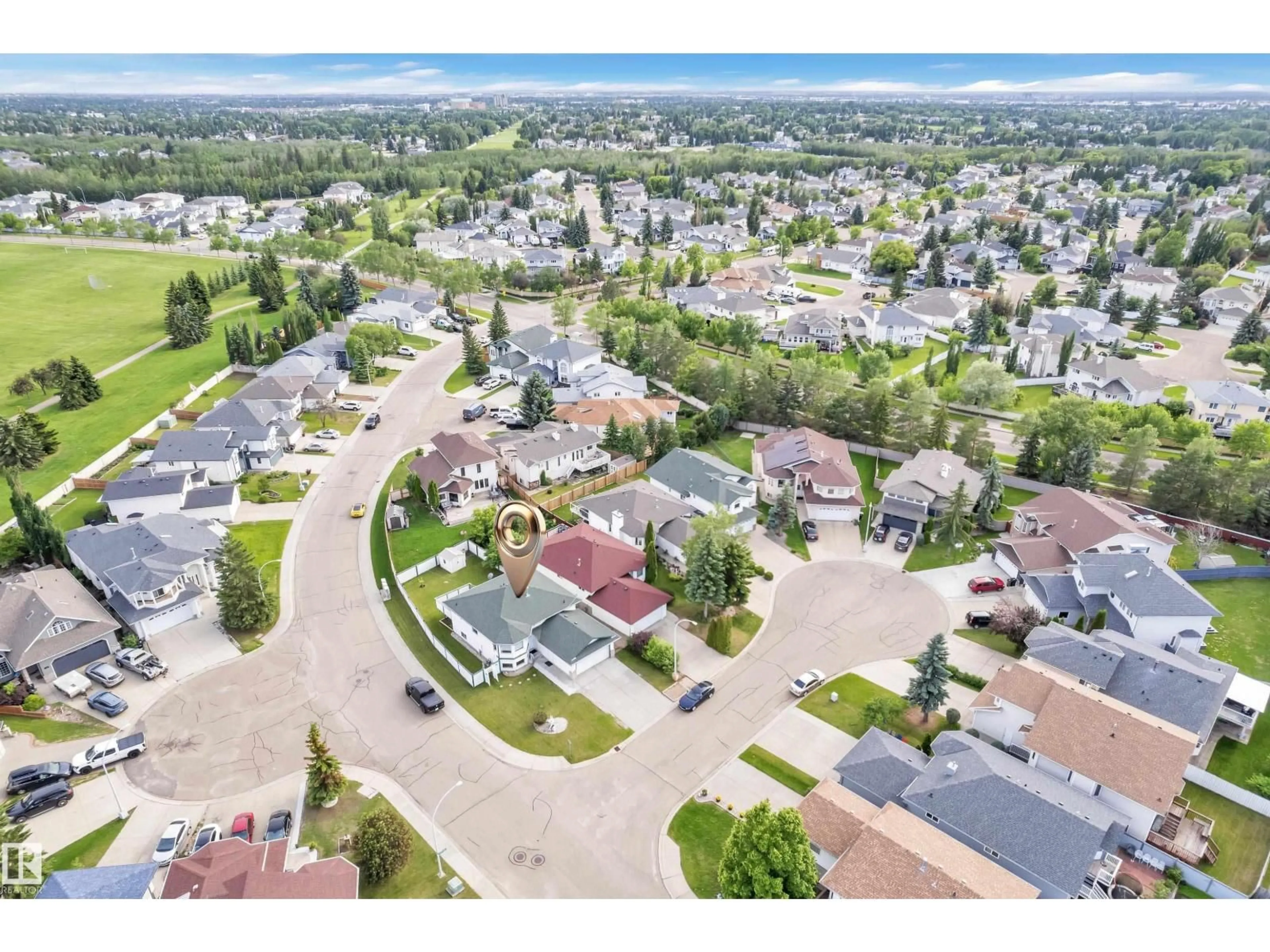 A pic from outside/outdoor area/front of a property/back of a property/a pic from drone, street for 916 JORDAN CR, Edmonton Alberta T6L6X5
