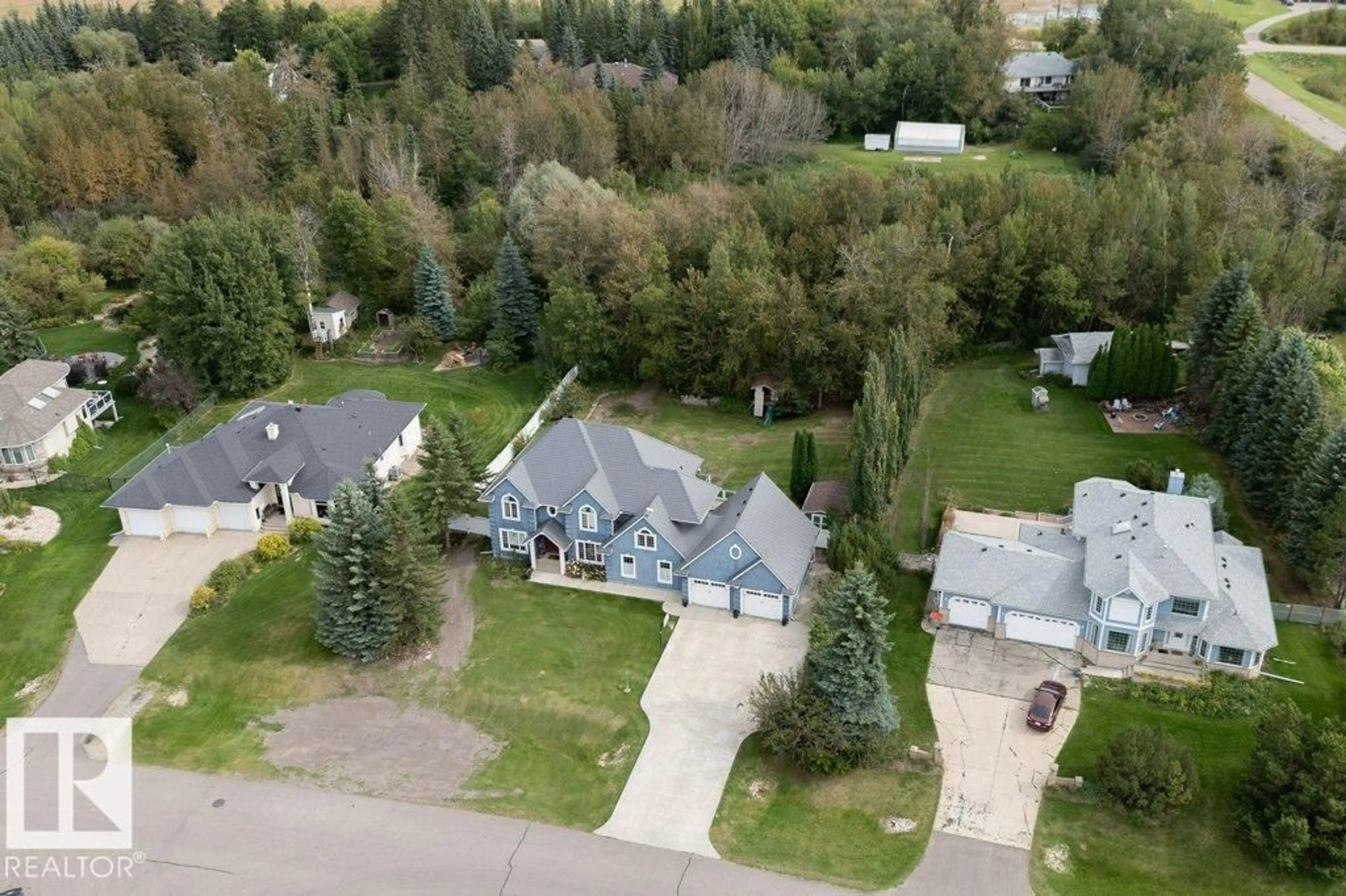 A pic from outside/outdoor area/front of a property/back of a property/a pic from drone, street for 5 - 26106 TWP ROAD 532A, Rural Parkland County Alberta T7Y1A3