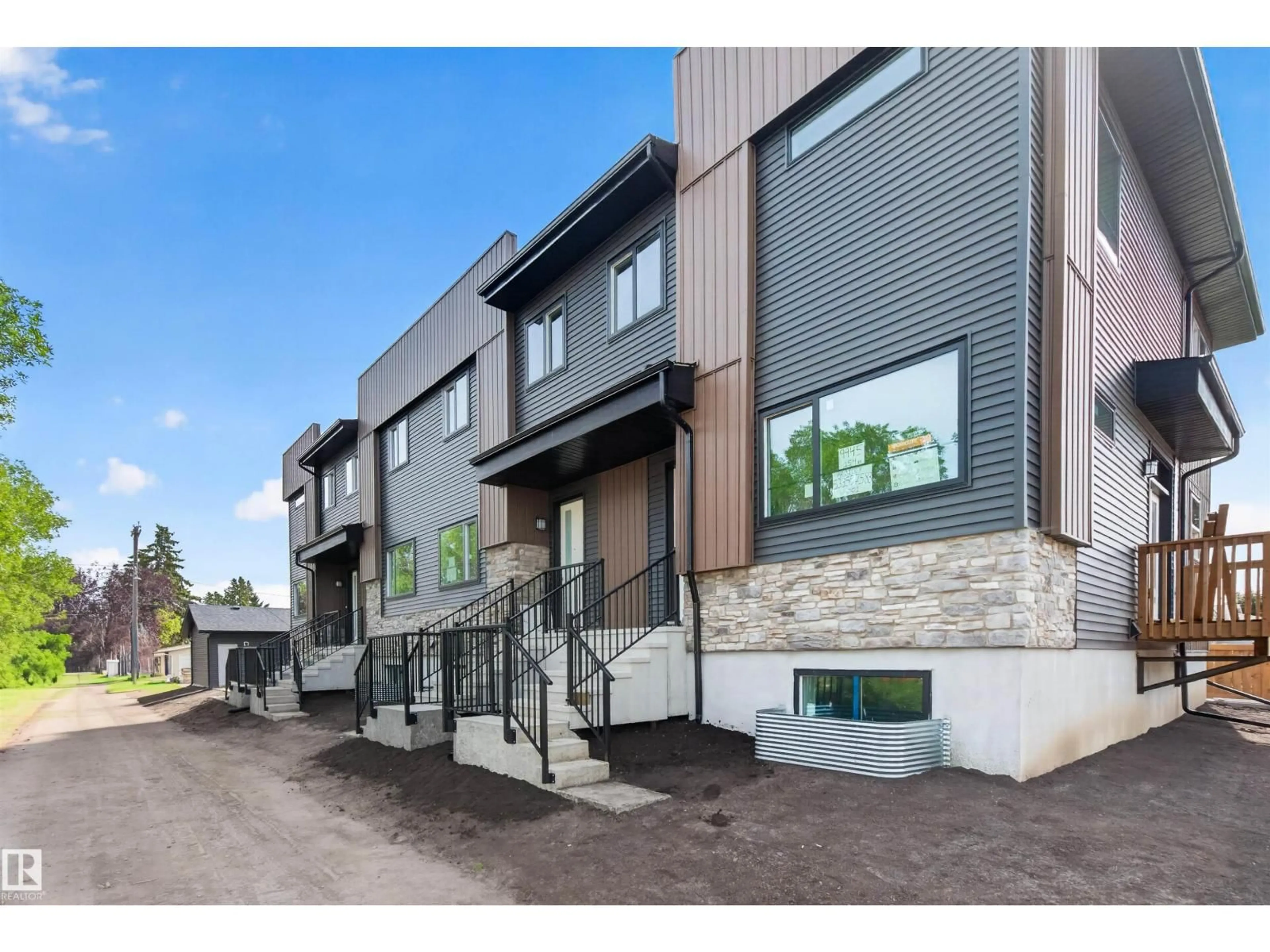 Unknown for 9945 154 ST, Edmonton Alberta T5P2G8