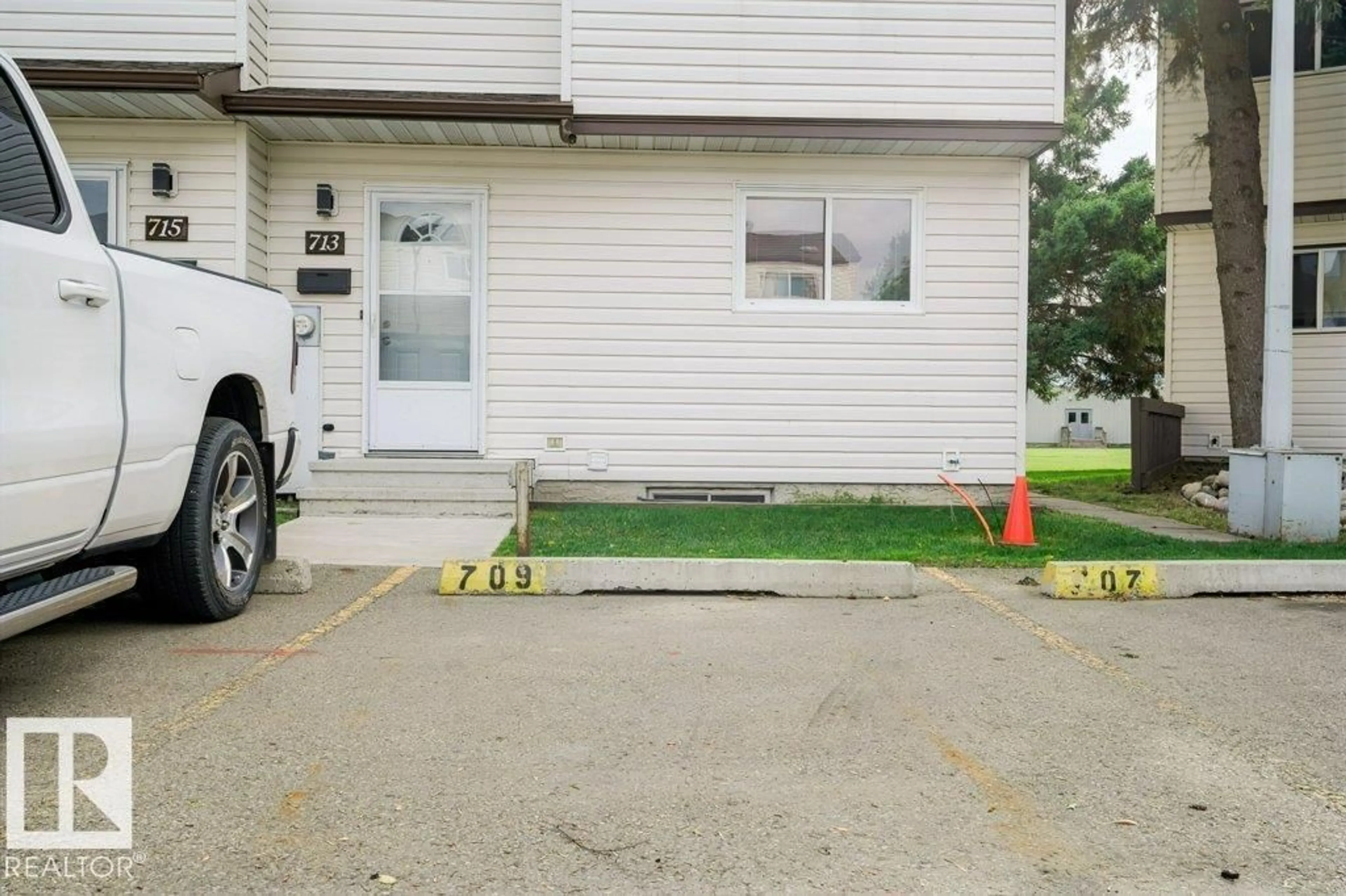 Unknown for 709 CLAREVIEW RD, Edmonton Alberta T5A3S6