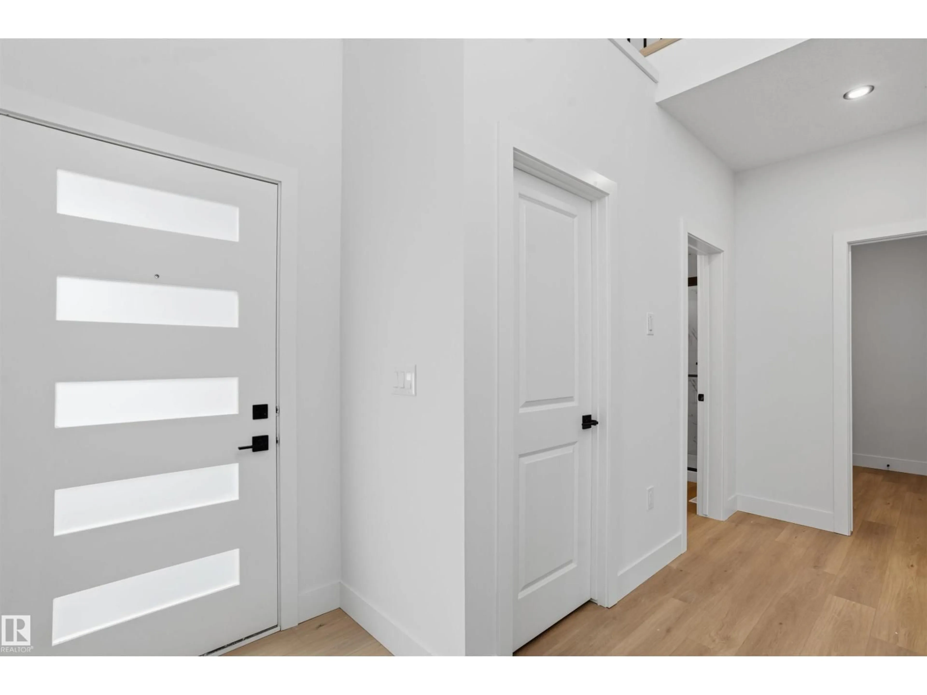 Indoor entryway for NW - 8421 223A ST, Edmonton Alberta T5T8A2