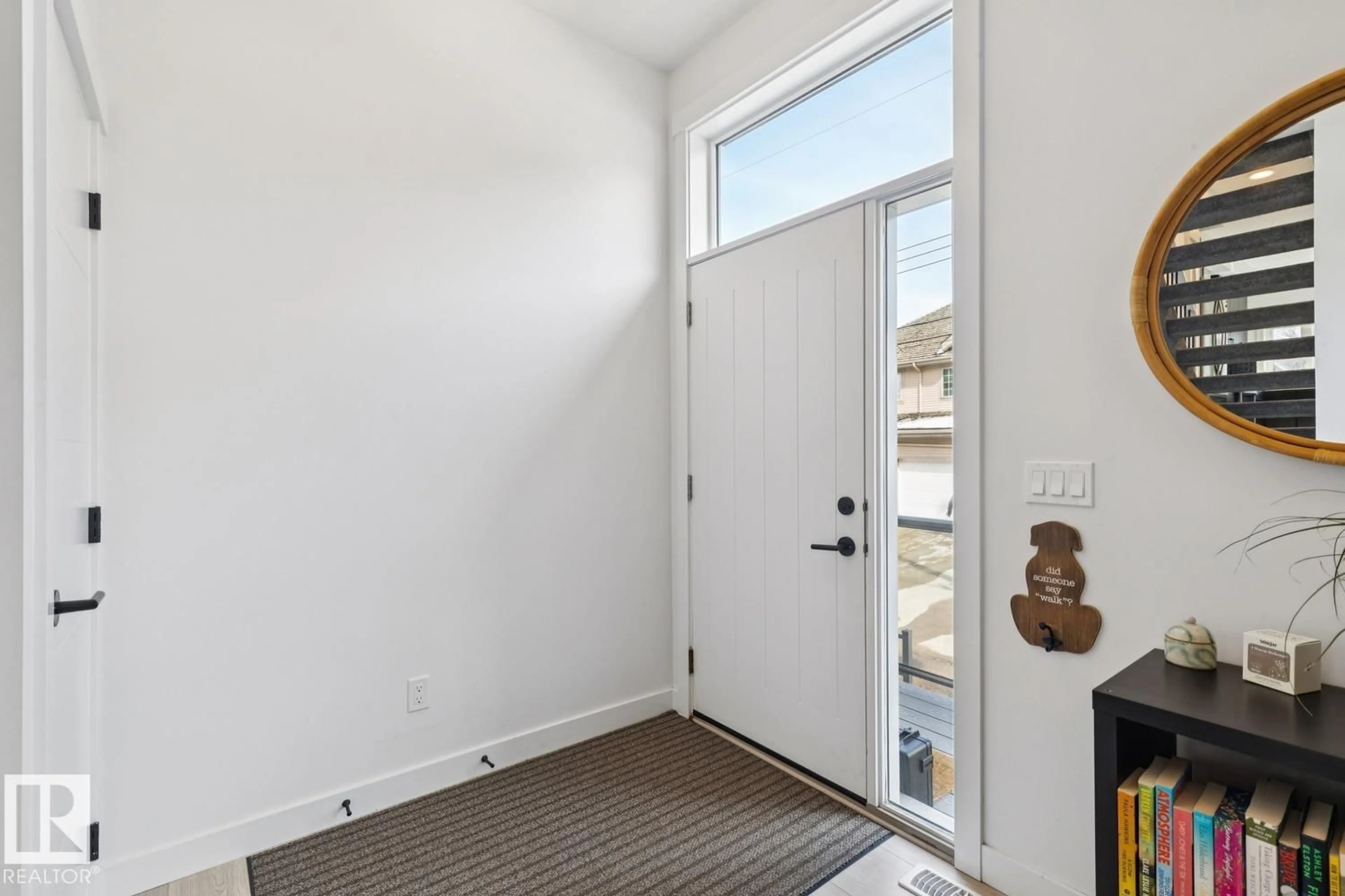 Indoor entryway for 6 - 9745 92 ST, Edmonton Alberta T6C3S3