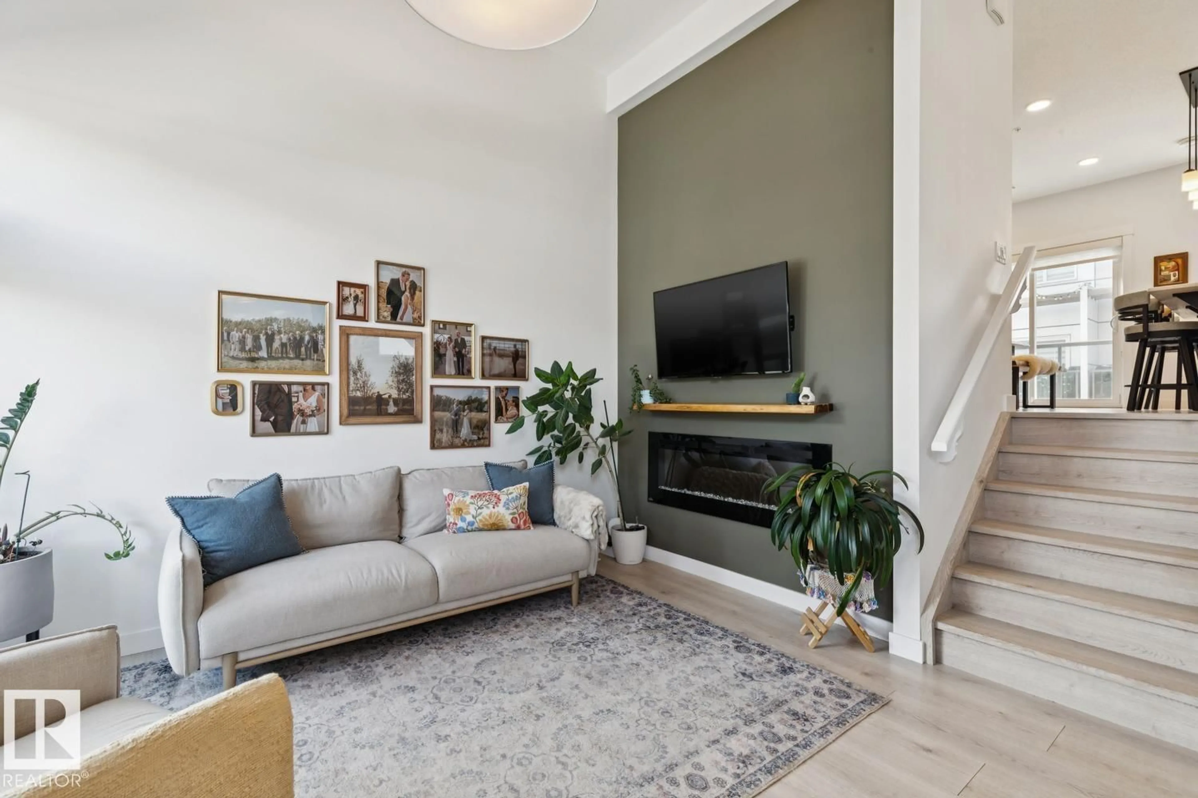 Living room with furniture, unknown for 6 - 9745 92 ST, Edmonton Alberta T6C3S3