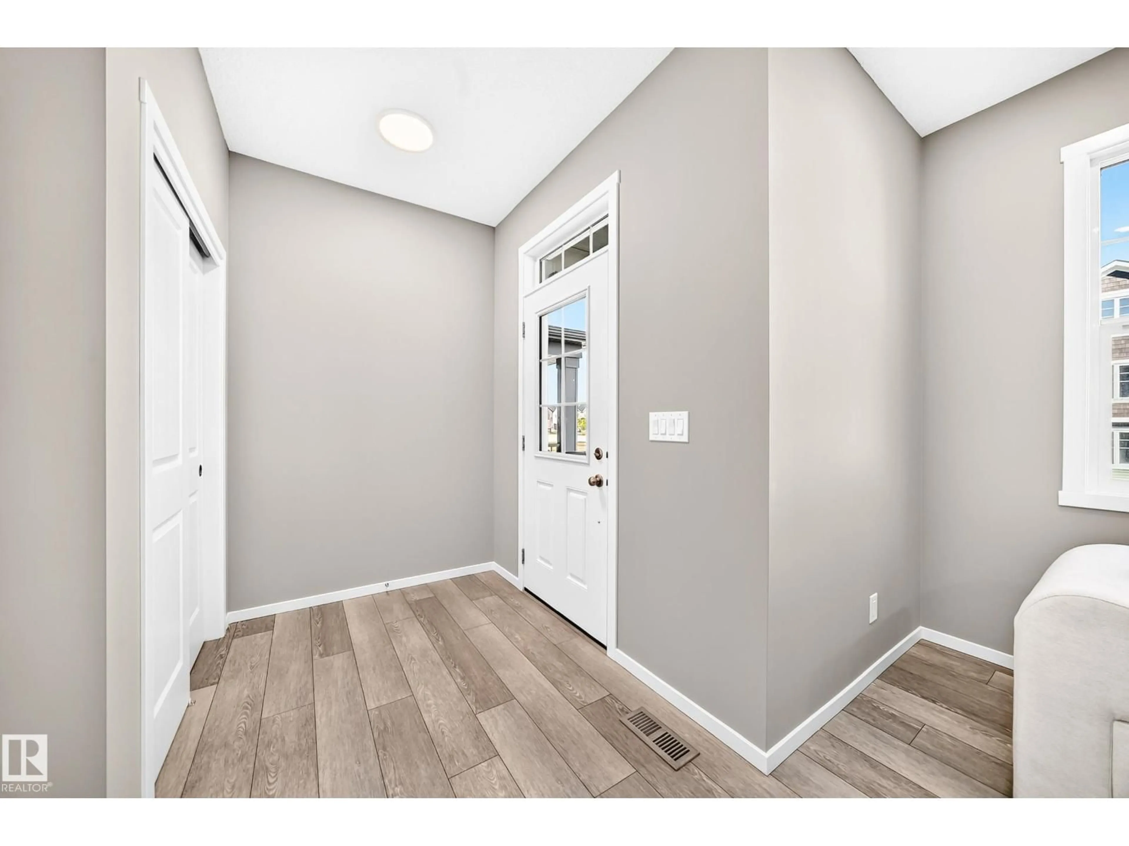 Indoor entryway for 1229 STONESIDE RD, Sherwood Park Alberta T8H3A4