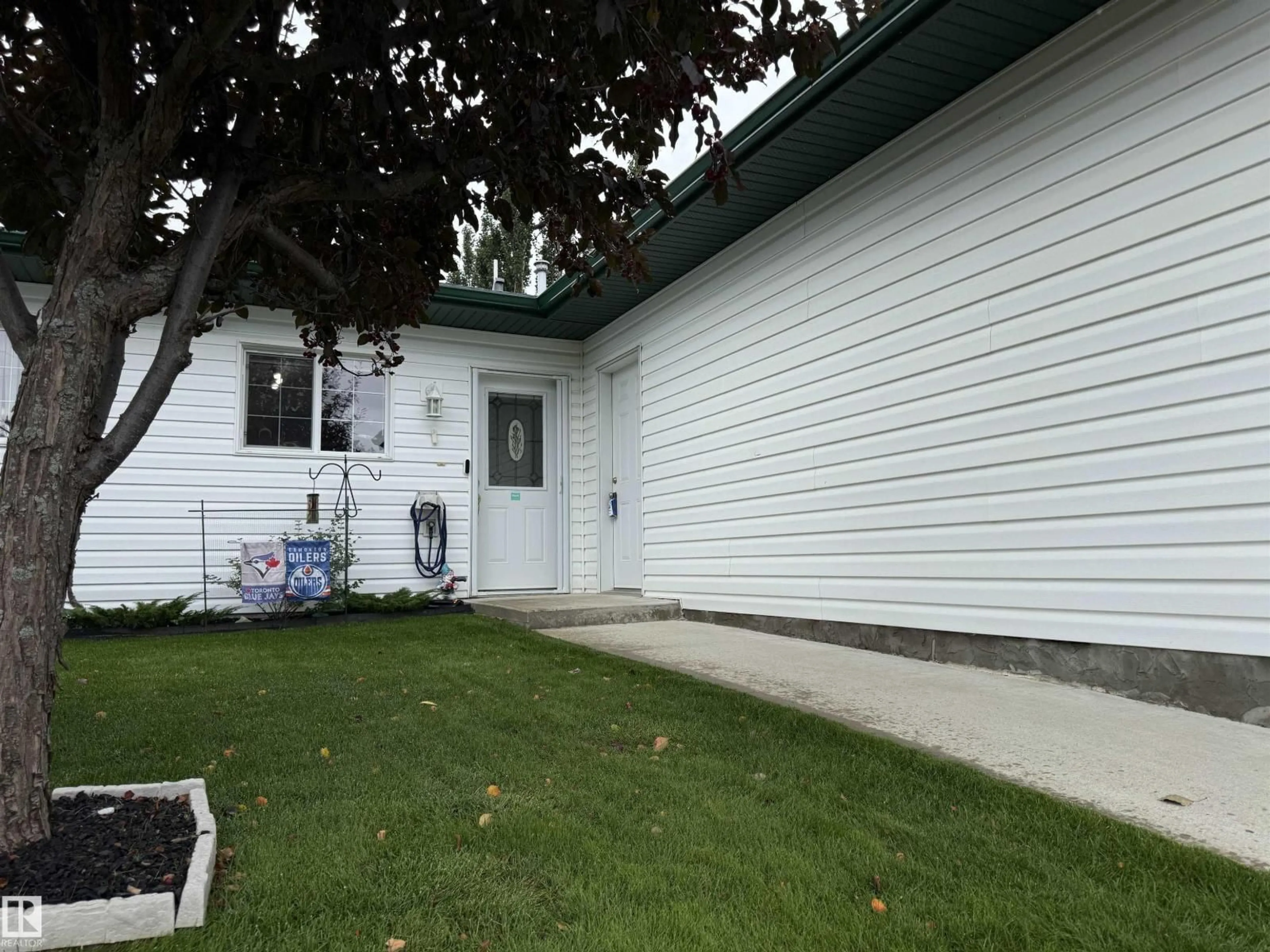 Unknown for 11 4651 MADSEN AV, Drayton Valley Alberta T7A1V6