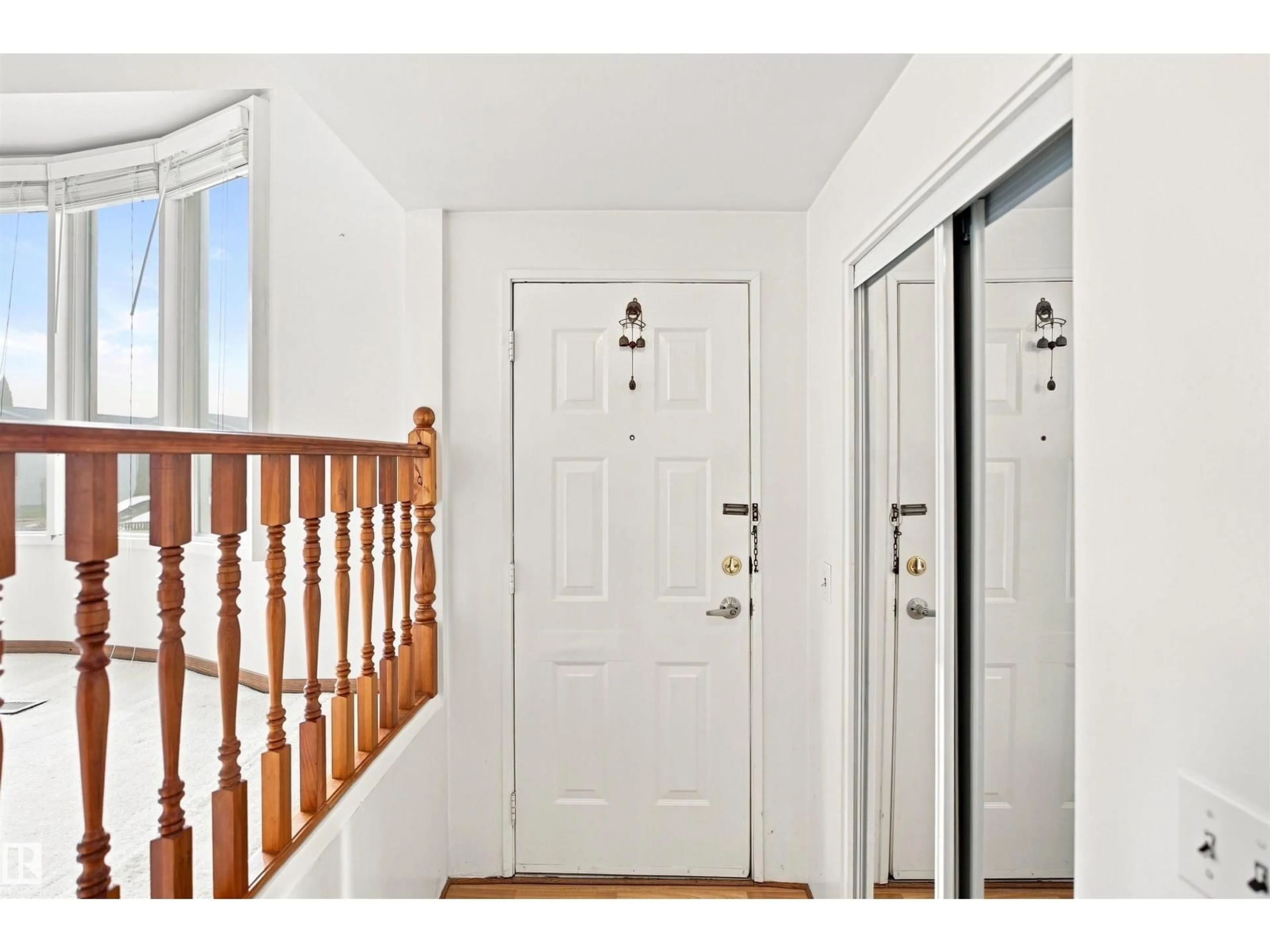 Indoor entryway for 3508 33 AV, Edmonton Alberta T6L5G6