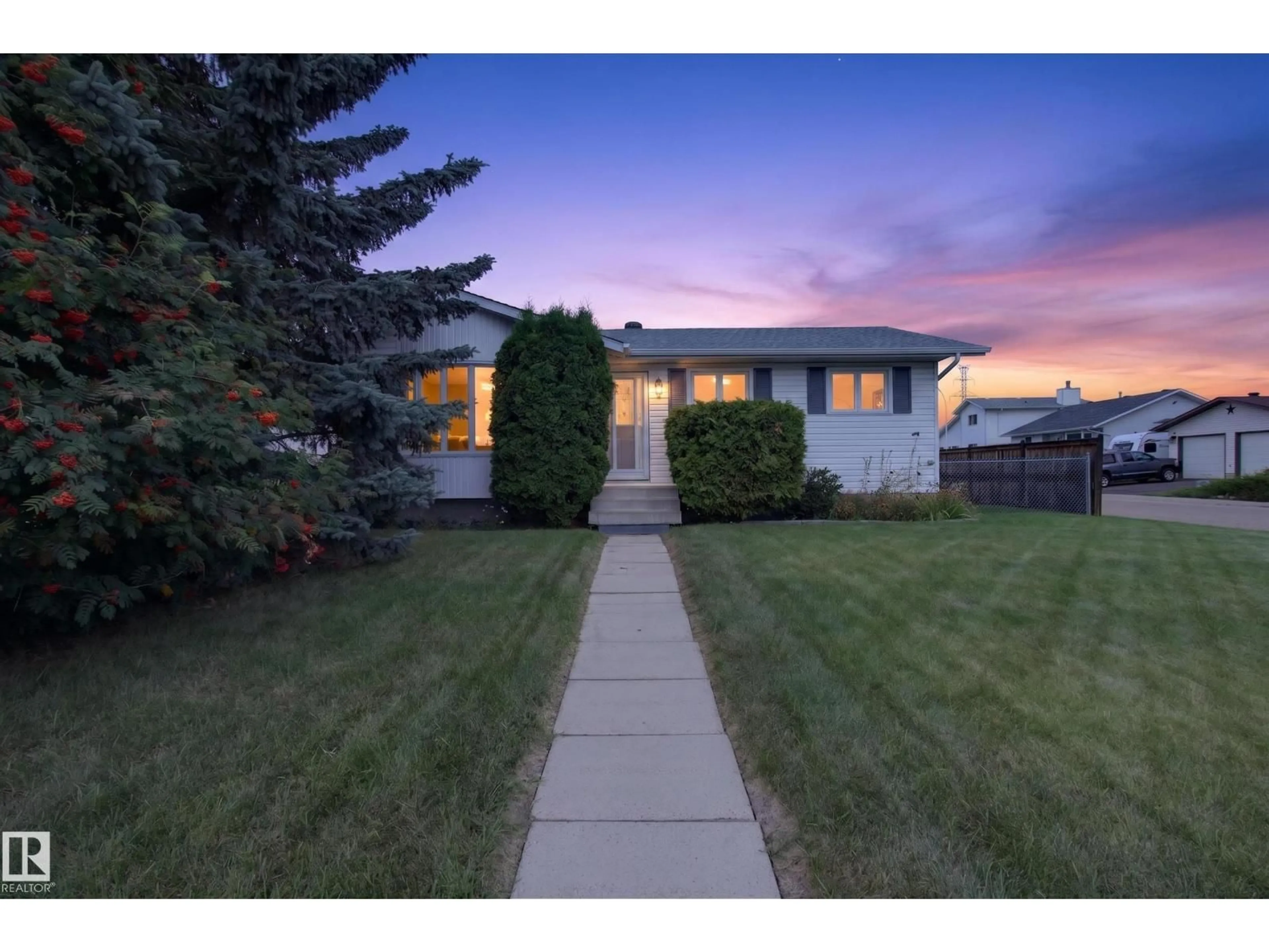 A pic from outside/outdoor area/front of a property/back of a property/a pic from drone, street for NW - 14546 19 ST, Edmonton Alberta T5Y1V4