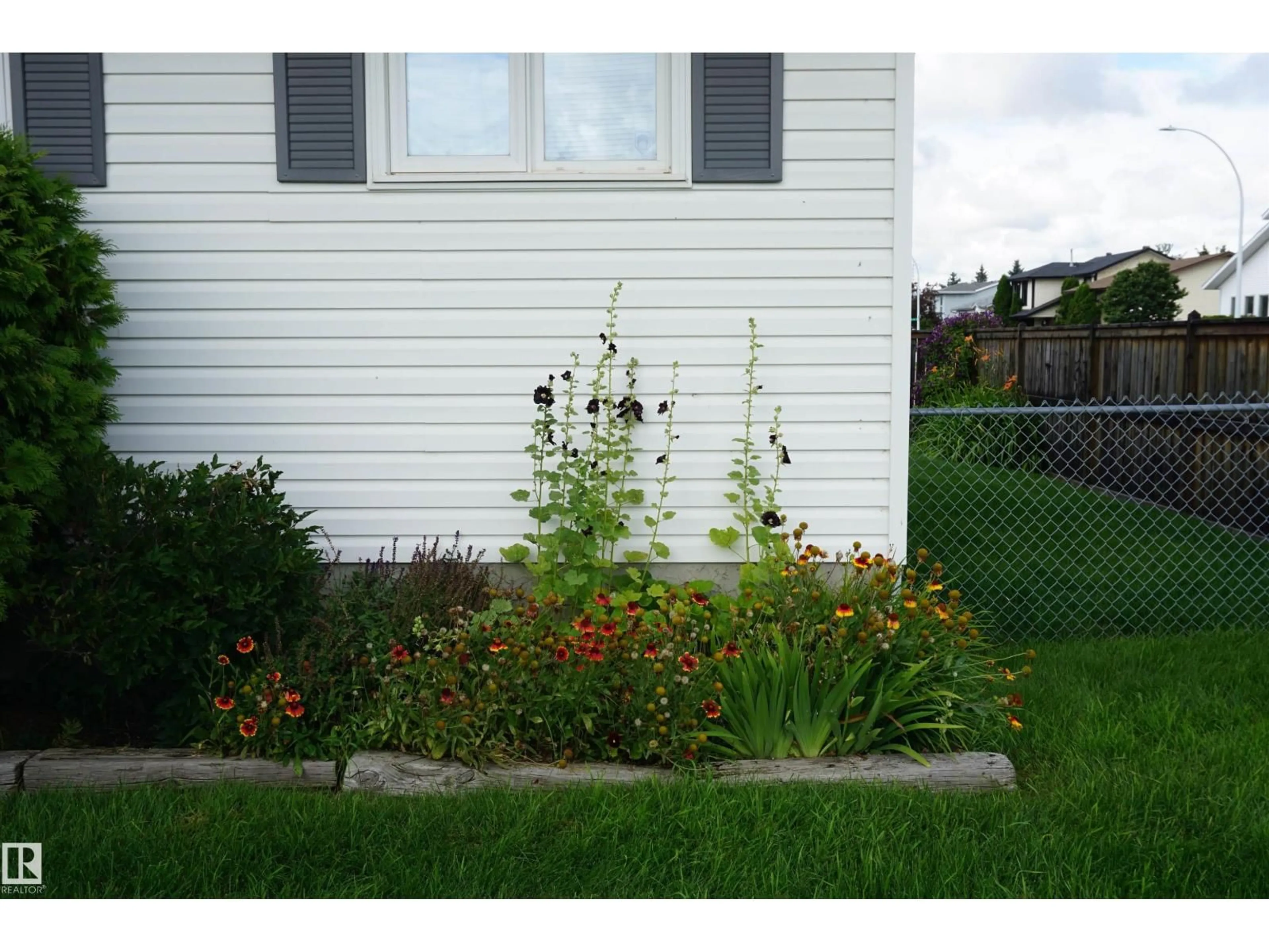 Patio, street for NW - 14546 19 ST, Edmonton Alberta T5Y1V4