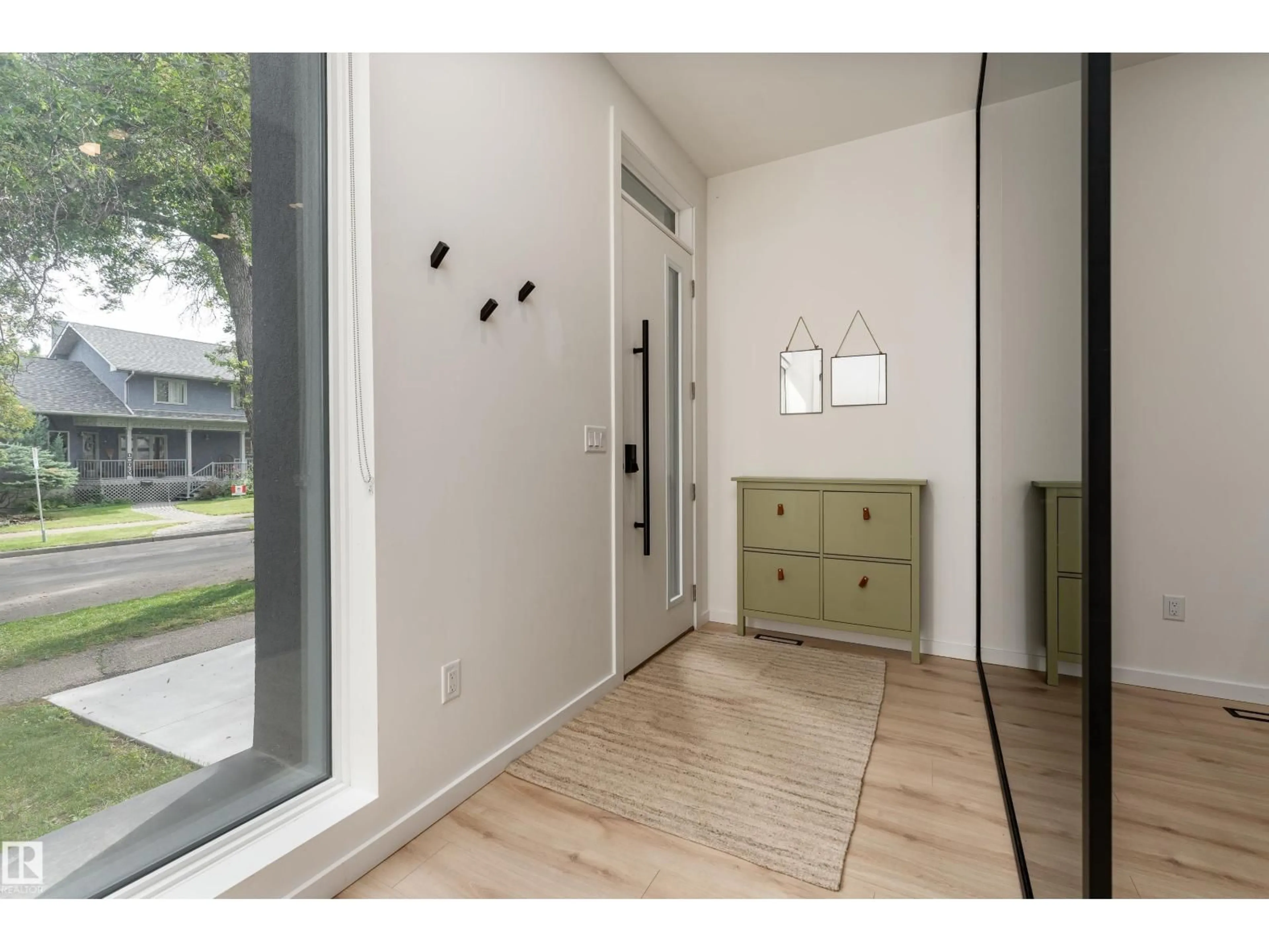 Indoor entryway for NW NW - 10138 90 ST, Edmonton Alberta T5H1R6
