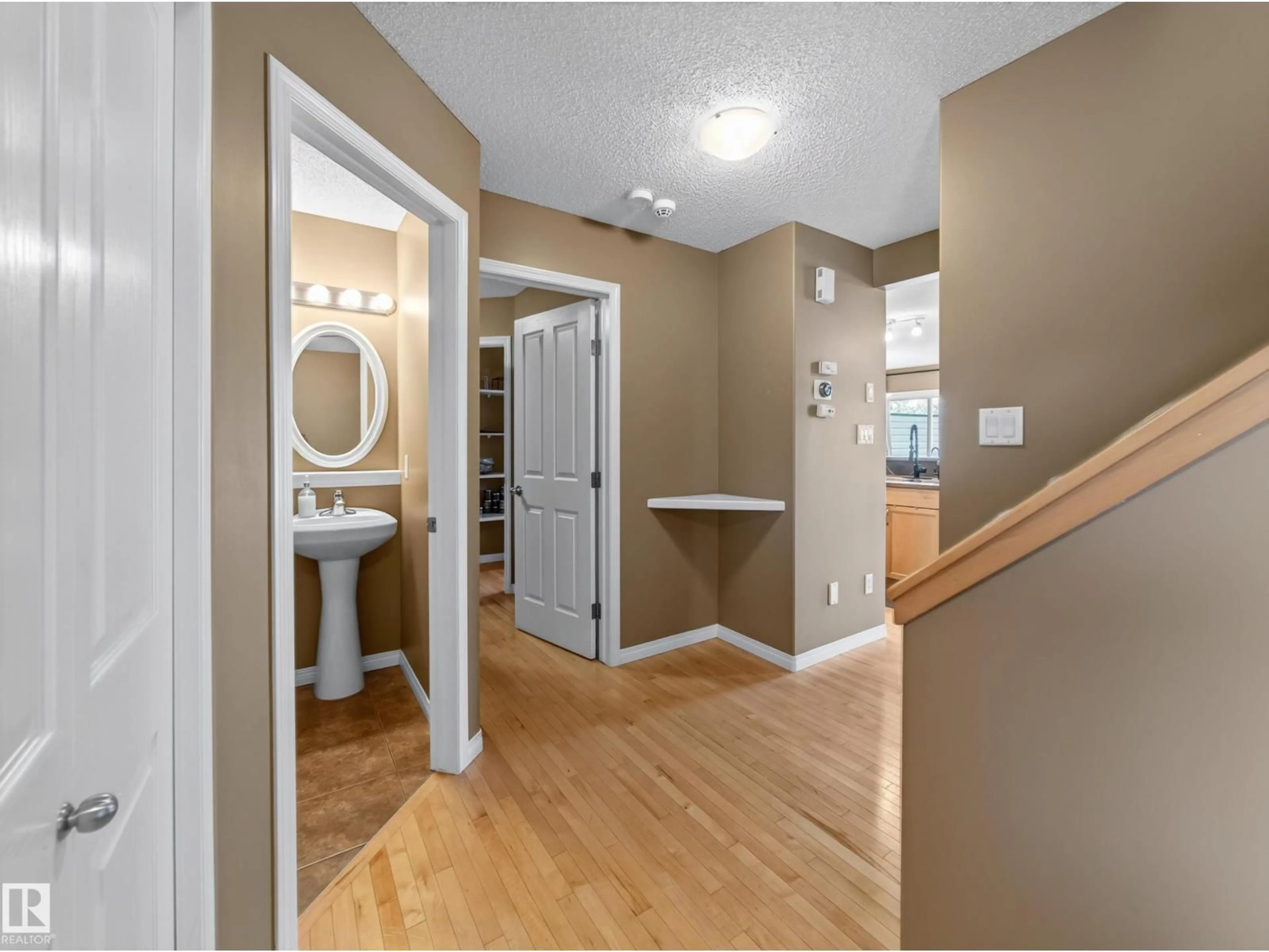 Indoor entryway for 460 CHARLOTTE CR, Sherwood Park Alberta T8H0K7