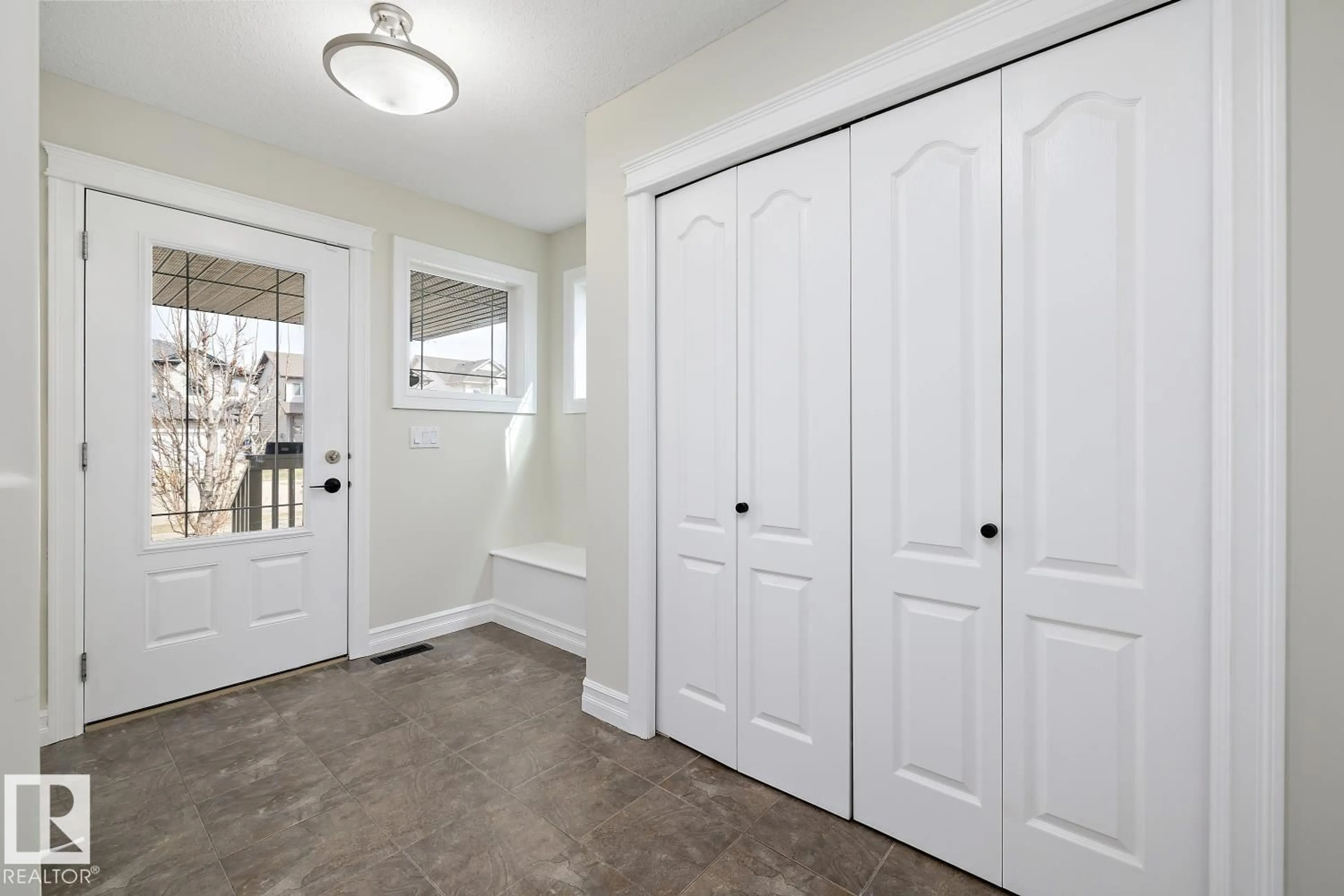 Indoor entryway for 178 WOODBEND WY, Fort Saskatchewan Alberta T8L4S4