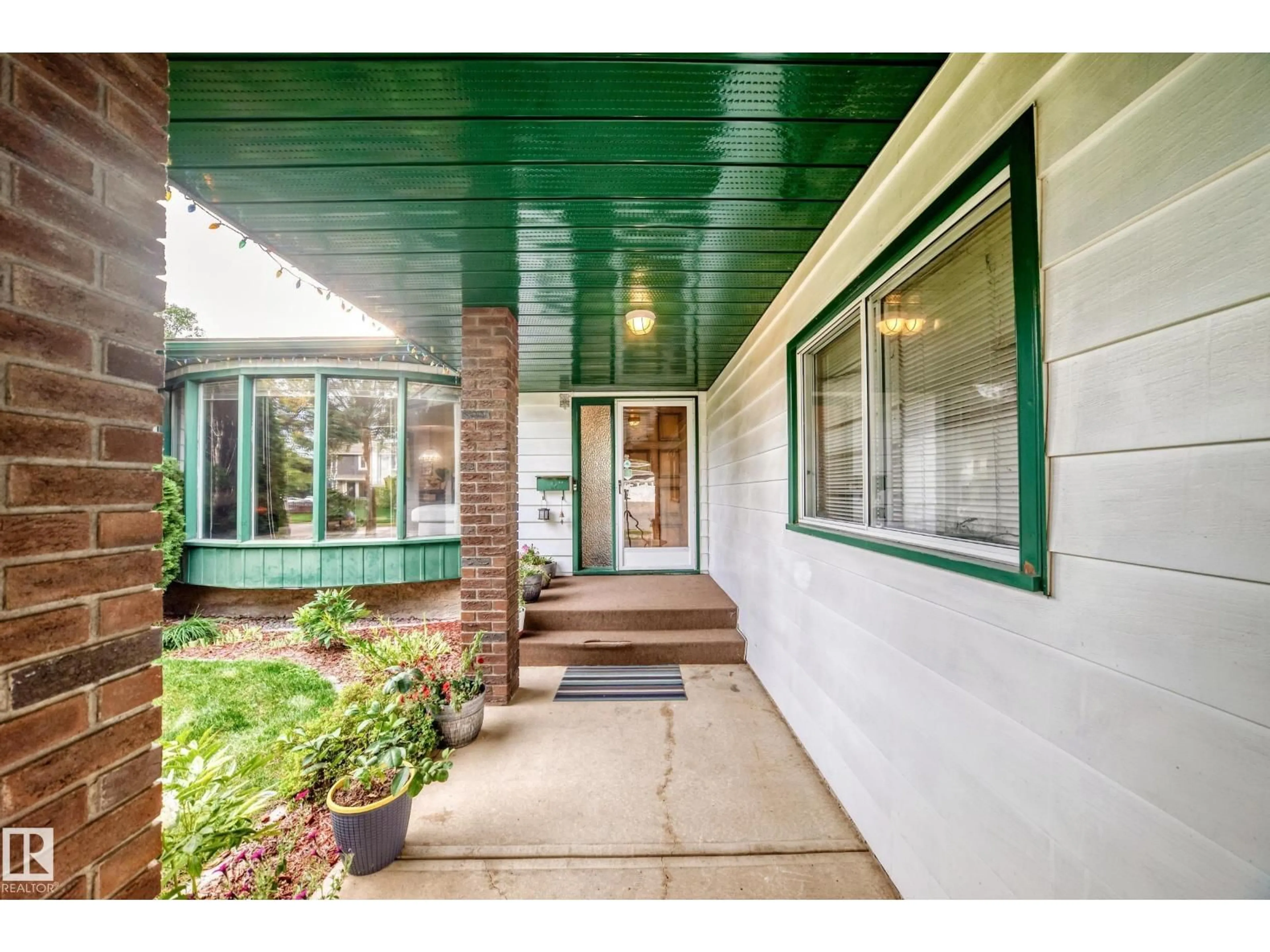 Indoor entryway for 23 WOODLANDS RD, St. Albert Alberta T8N3L8