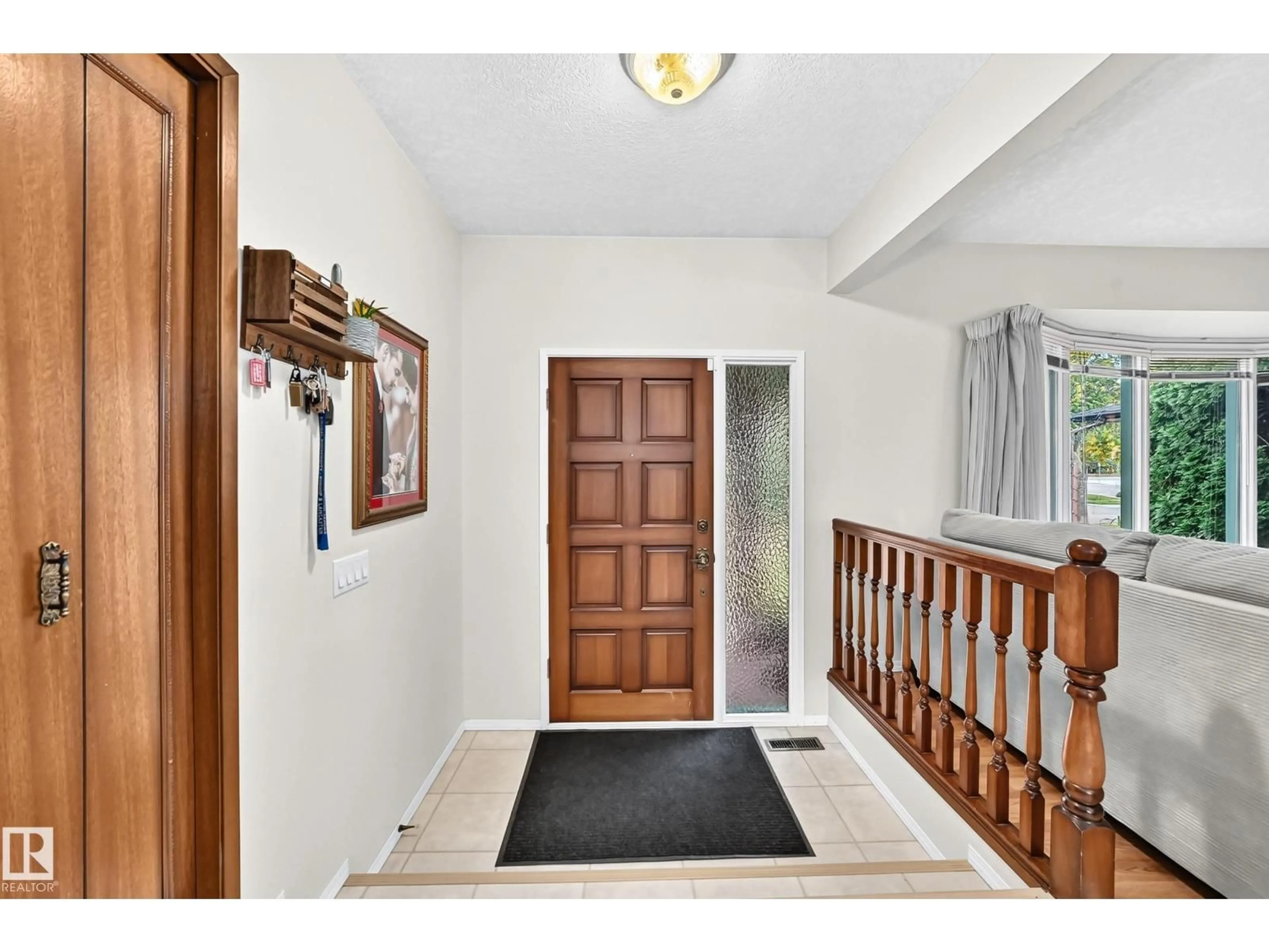 Indoor entryway for 23 WOODLANDS RD, St. Albert Alberta T8N3L8