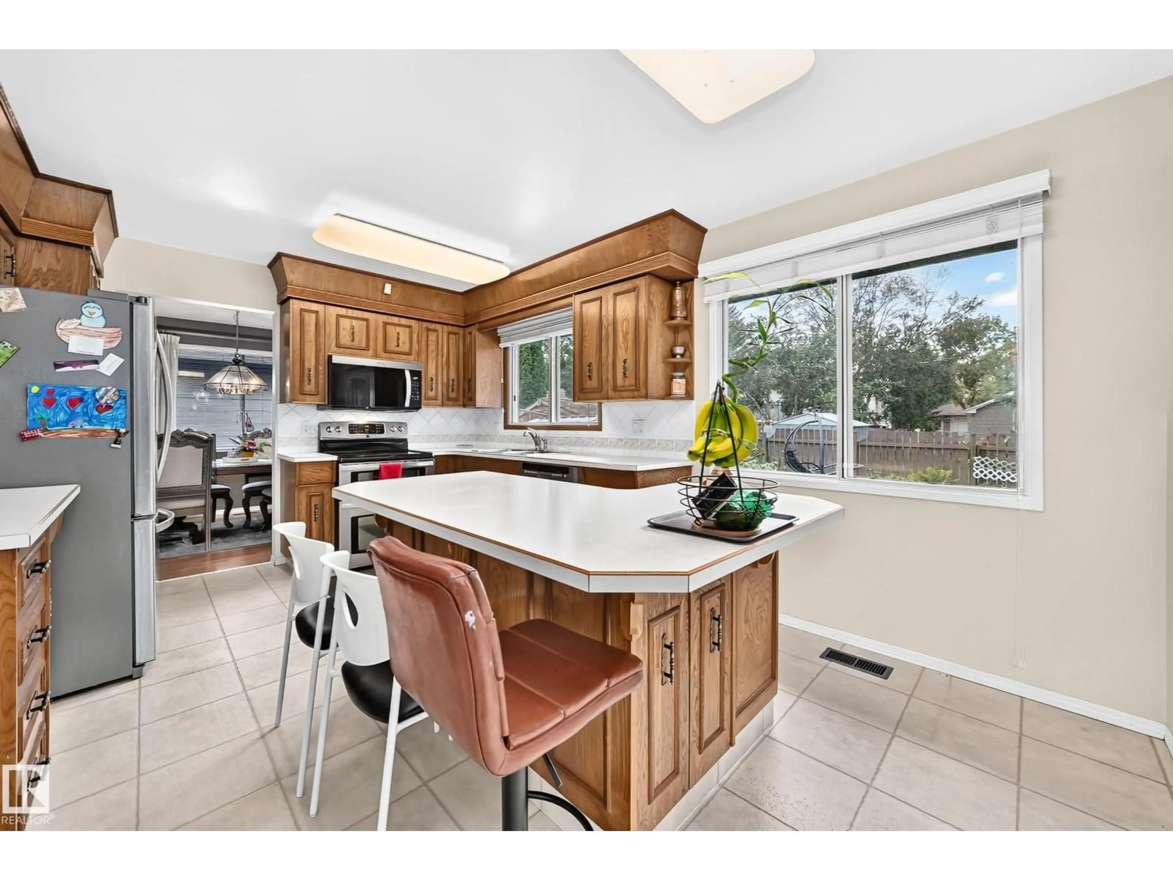 Open concept kitchen, ceramic/tile floor for 23 WOODLANDS RD, St. Albert Alberta T8N3L8