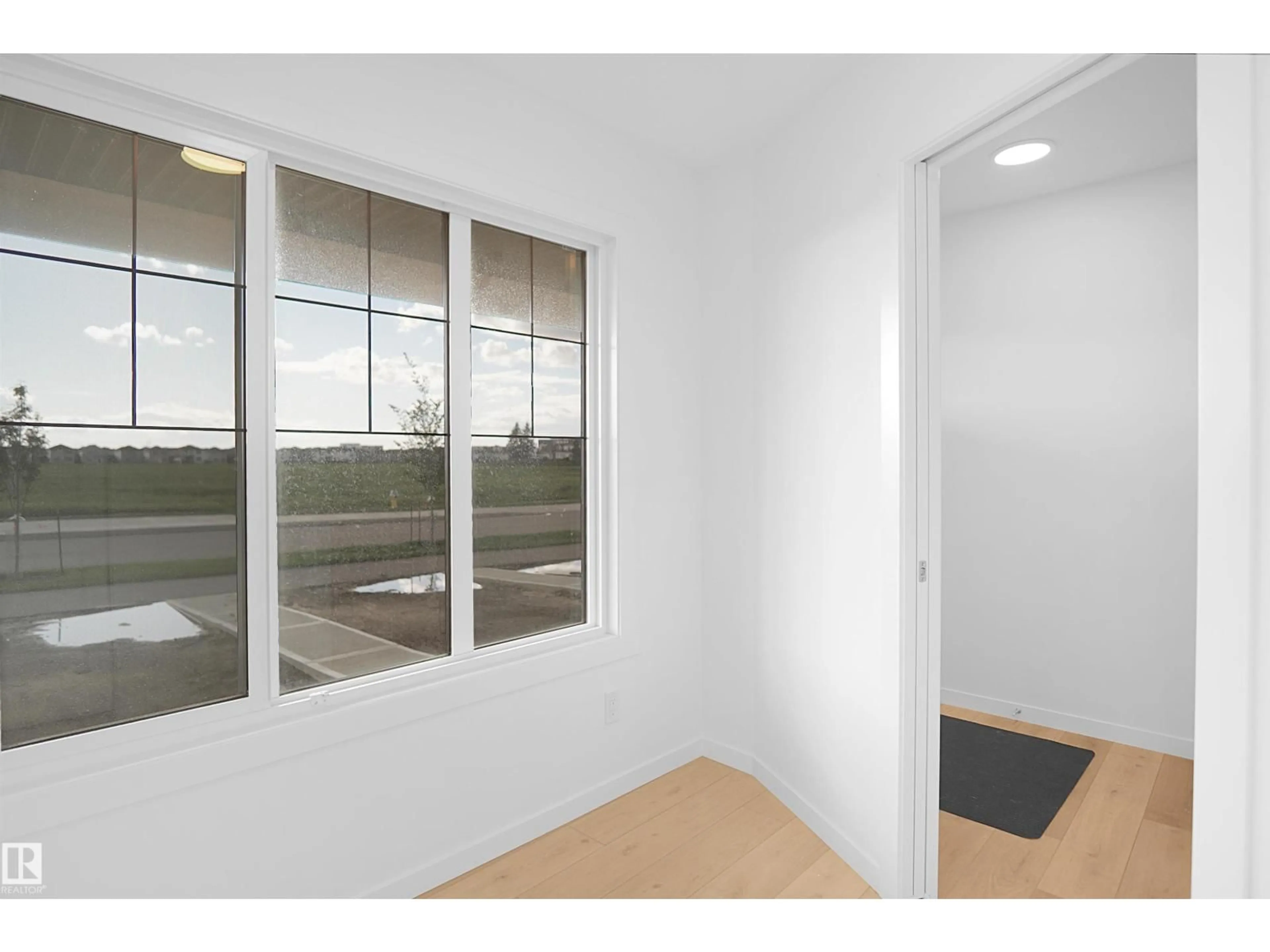 Indoor foyer for 533 ASTER DR, Edmonton Alberta T6T2N8