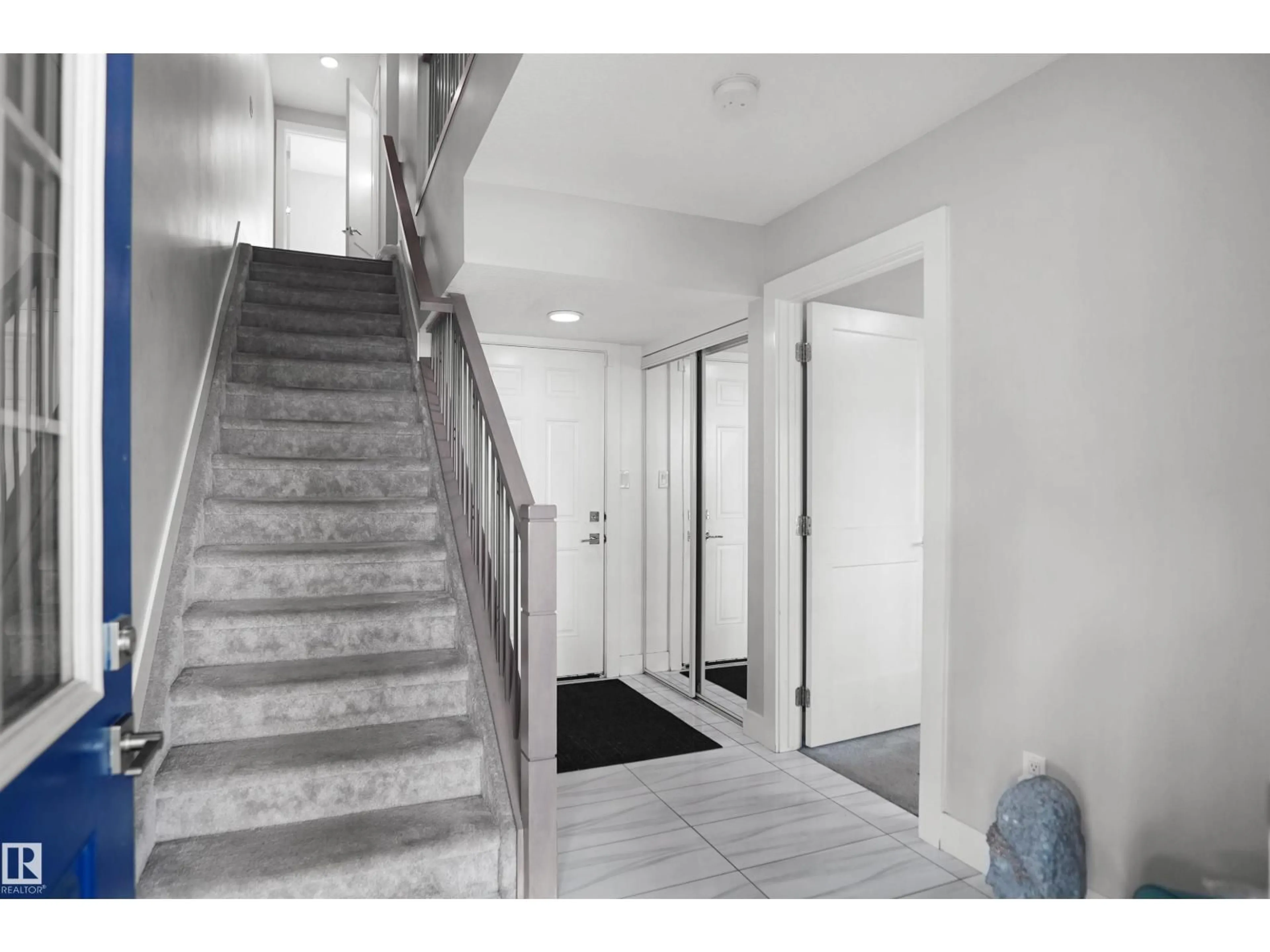 Indoor foyer for #15 - 230 EDGEMONT RD, Edmonton Alberta T6M0Y8