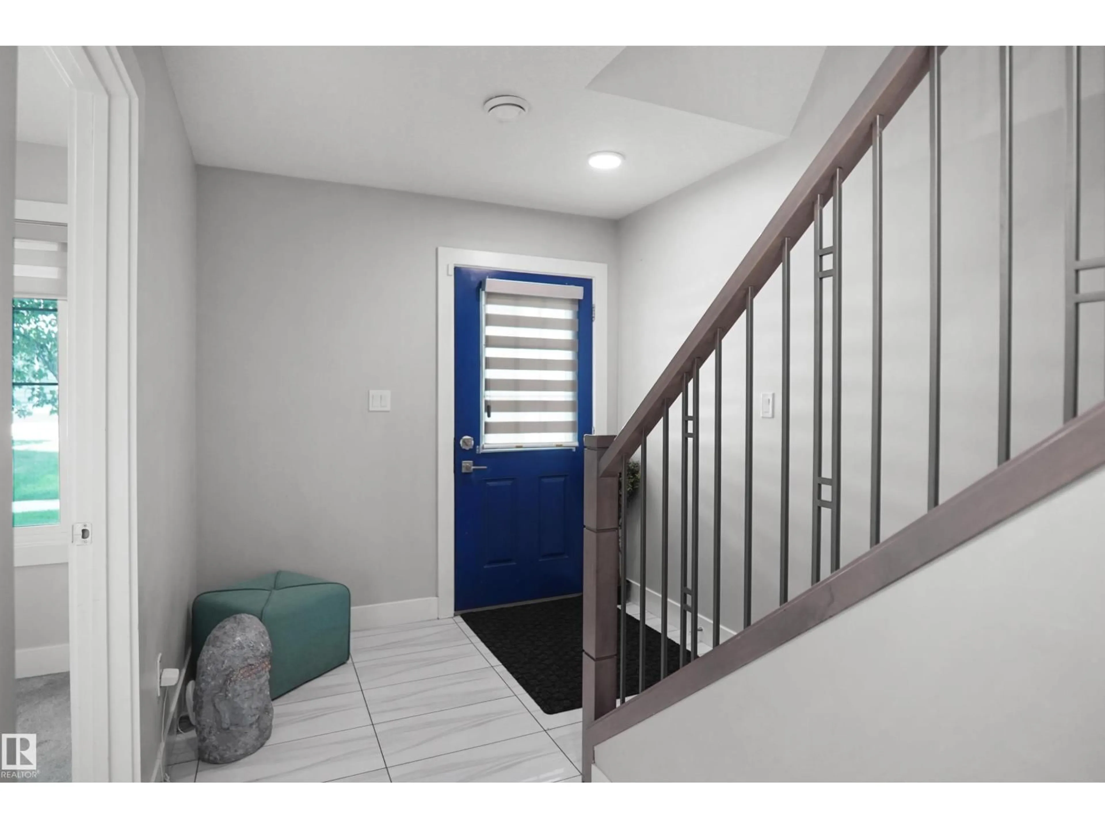 Indoor entryway for #15 - 230 EDGEMONT RD, Edmonton Alberta T6M0Y8