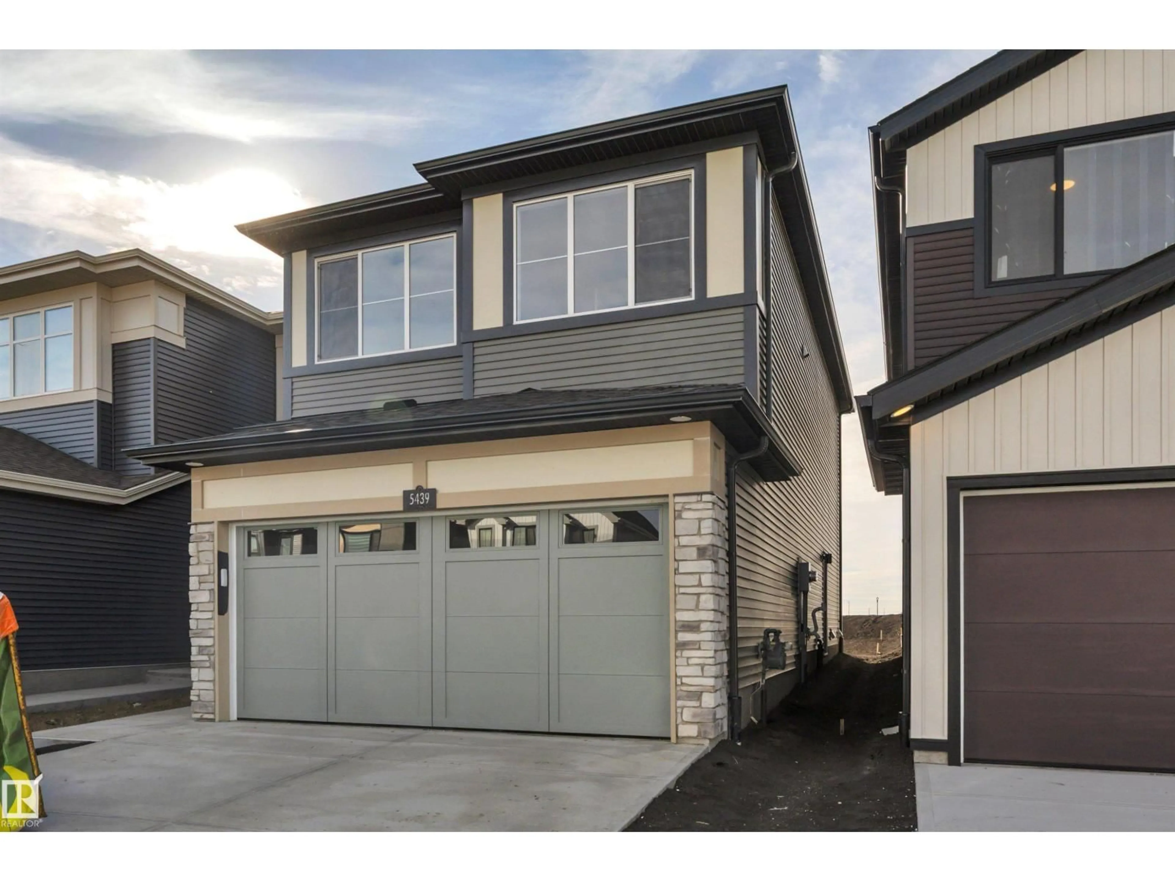 Home with vinyl exterior material, street for SW - 5439 HAWTHORN RU, Edmonton Alberta T6X3K5