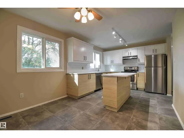 5310 51 AV, St. Paul Town 3