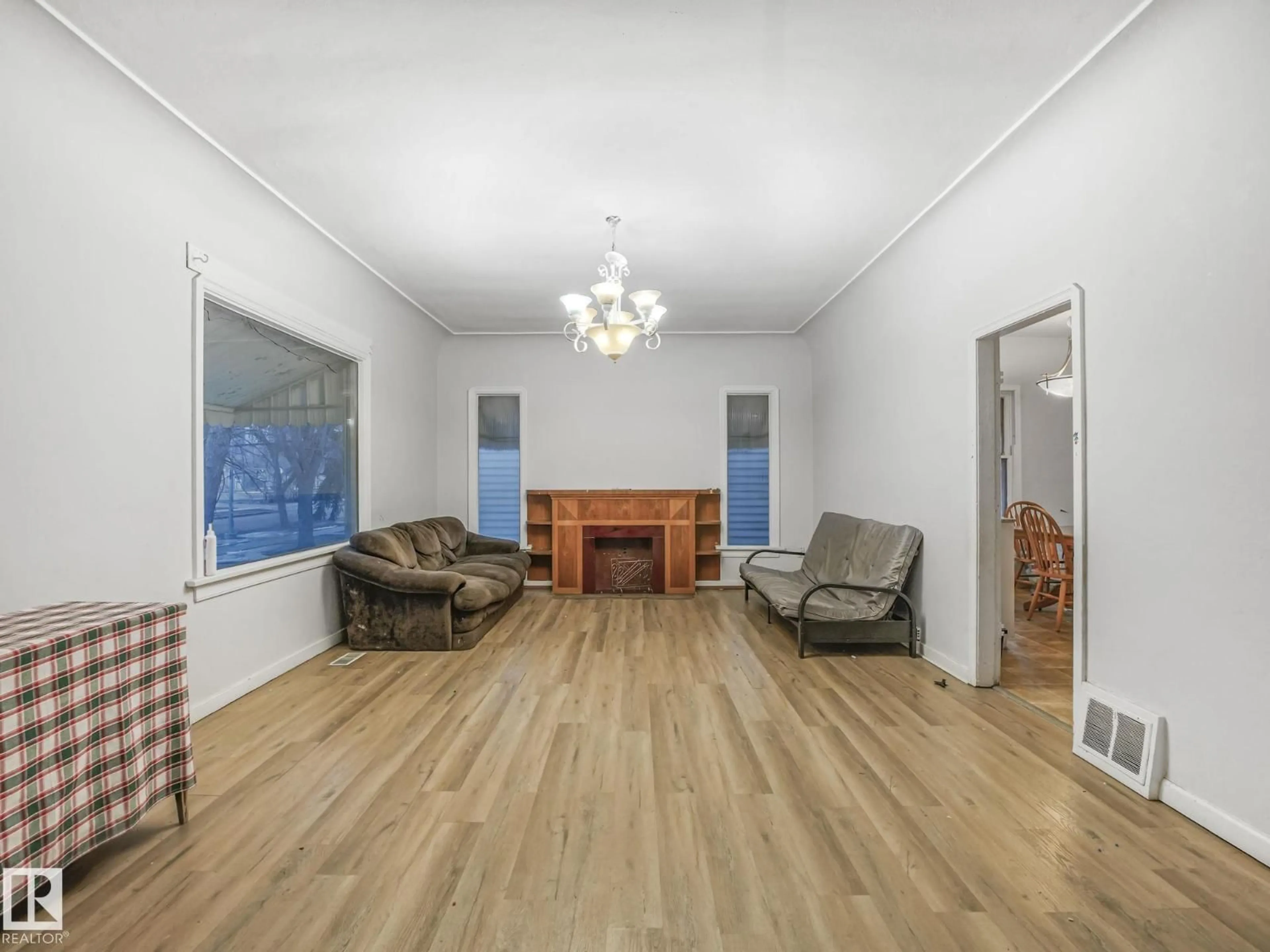 A pic of a room for NW - 10958 108 ST, Edmonton Alberta T5H3A7