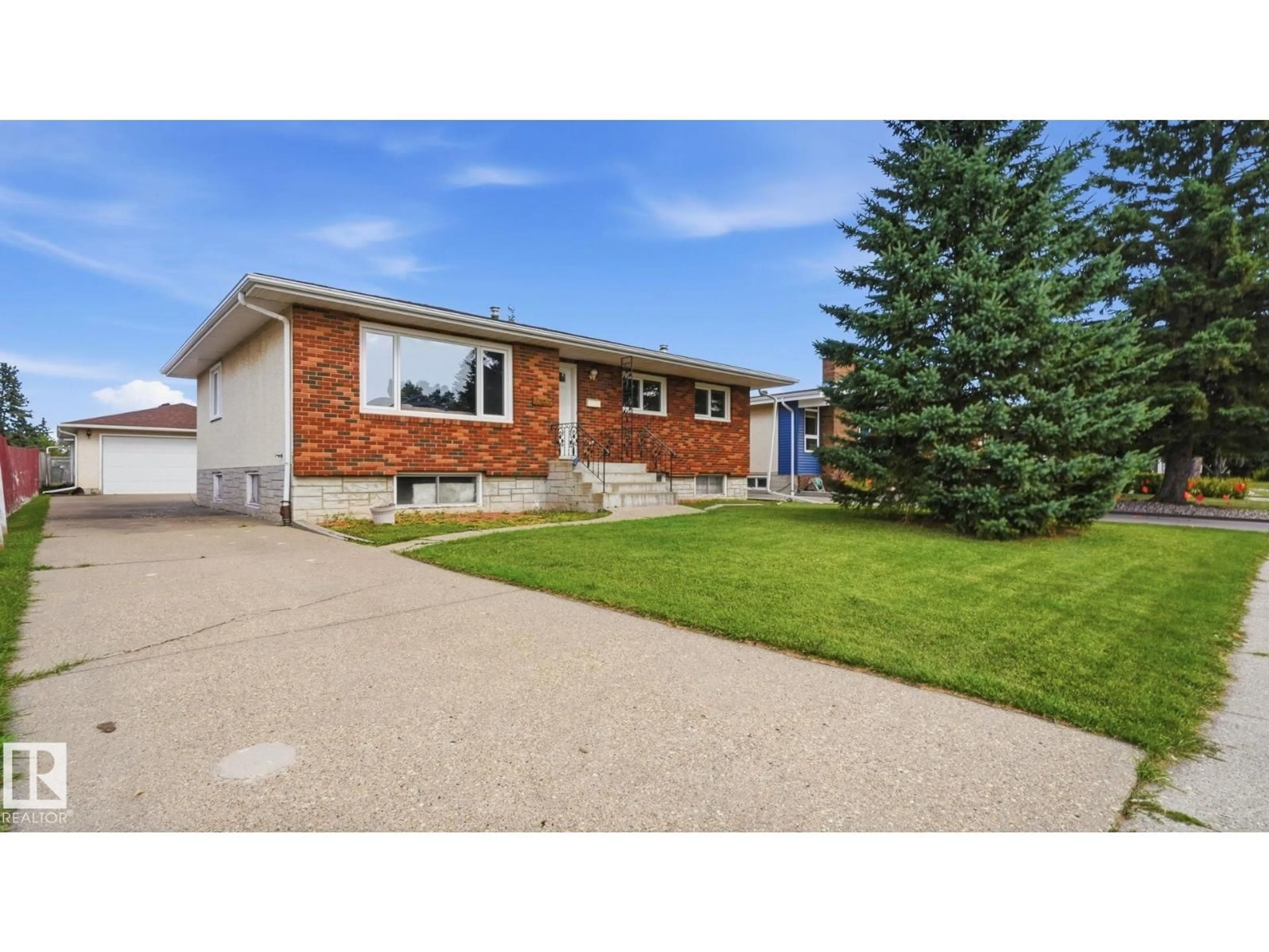 Home with vinyl exterior material, street for 10440 36 AV, Edmonton Alberta T6J2H4