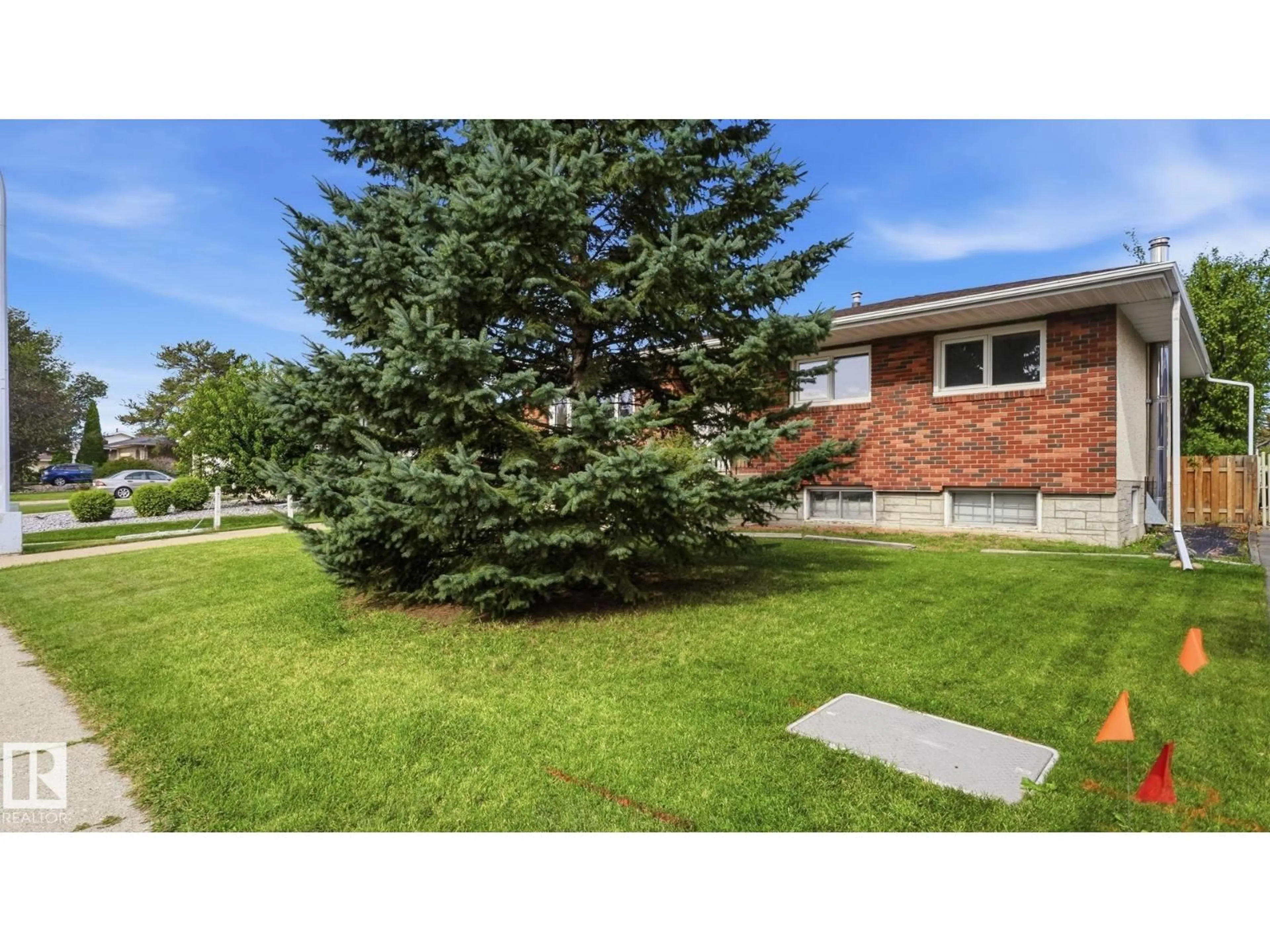 Unknown for 10440 36 AV, Edmonton Alberta T6J2H4