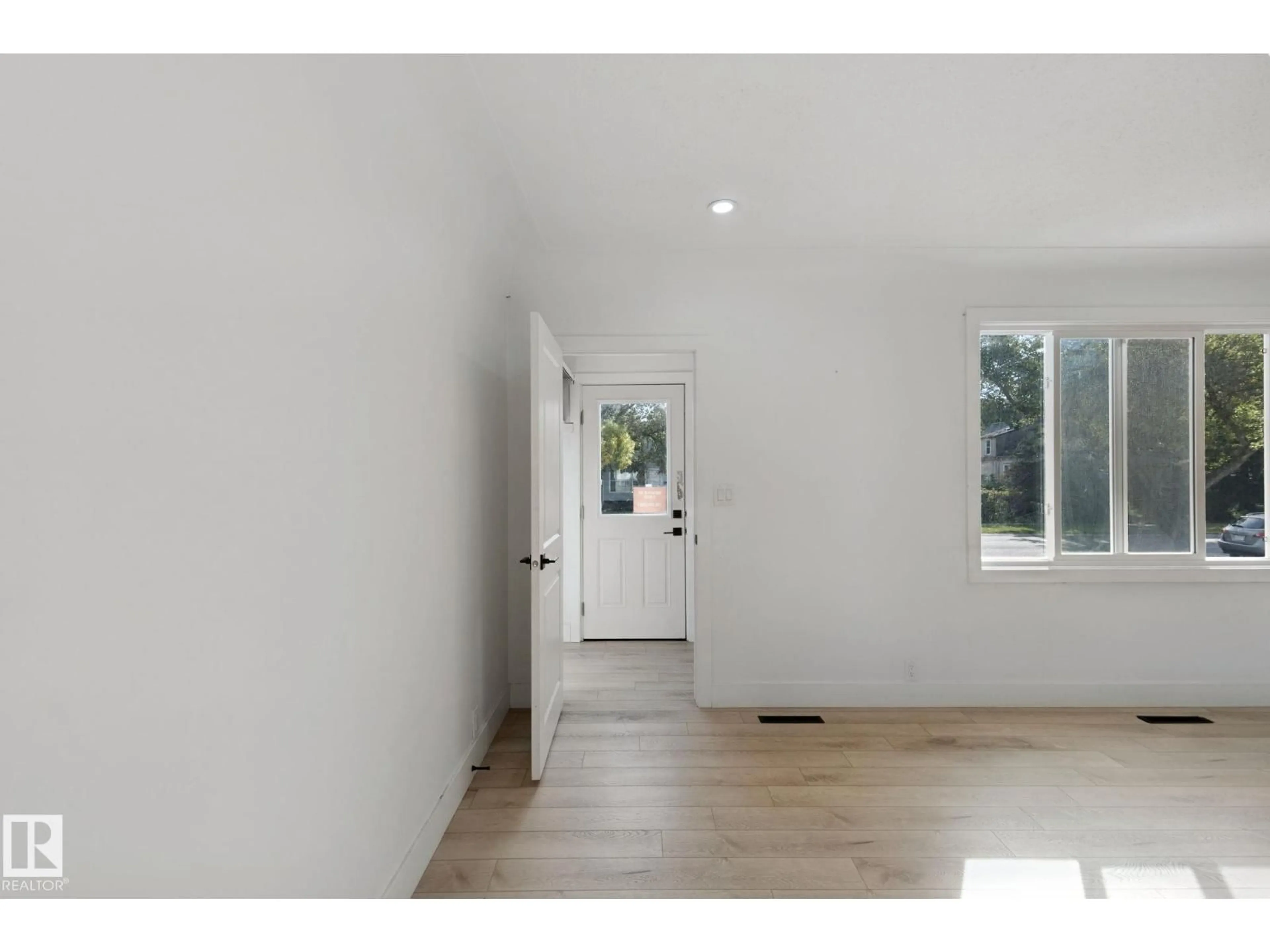 Indoor entryway for 11914 124 ST, Edmonton Alberta T5L0M5