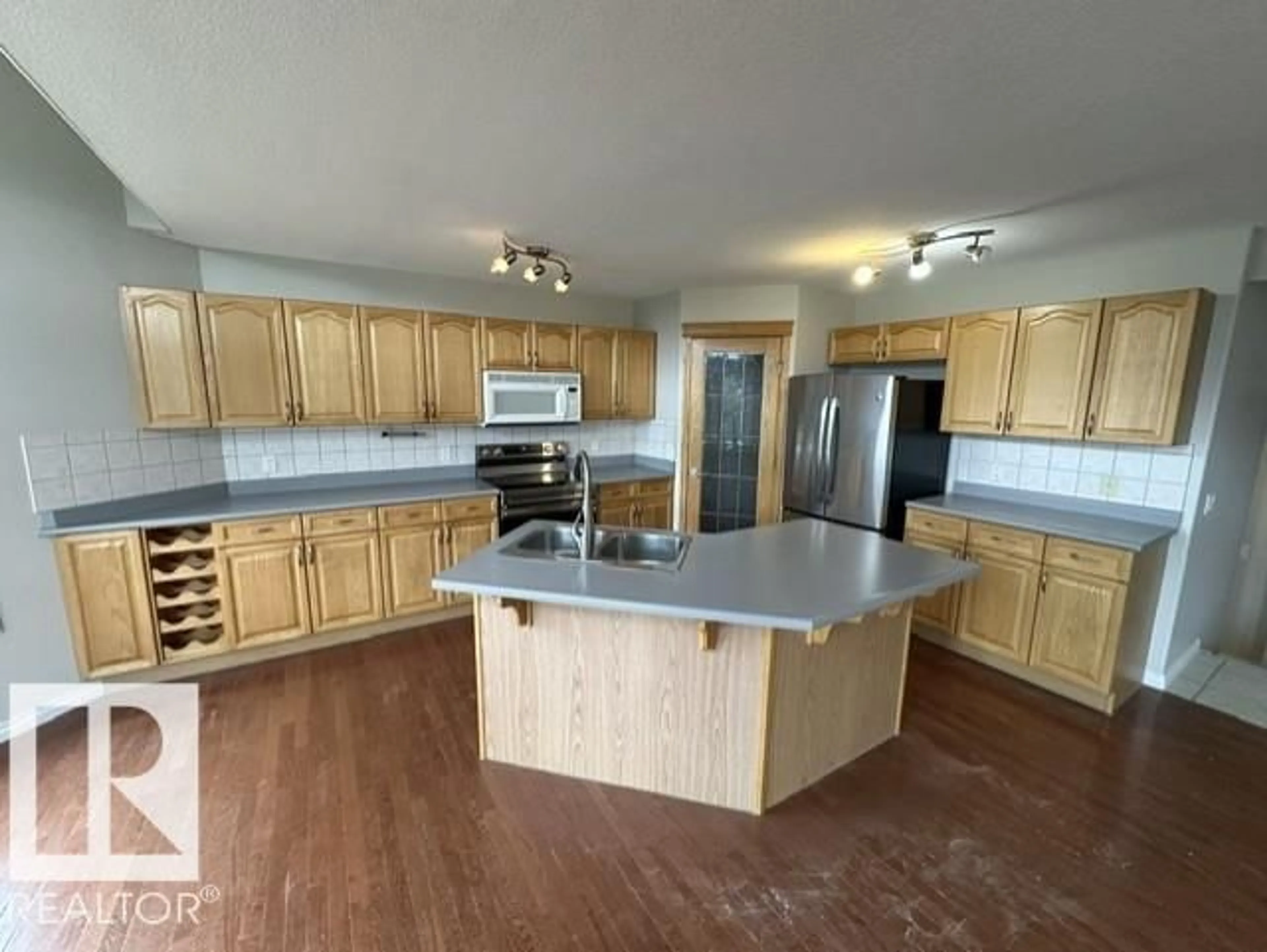 Open concept kitchen, unknown for 201 FOXBORO CV, Sherwood Park Alberta T8A6N8