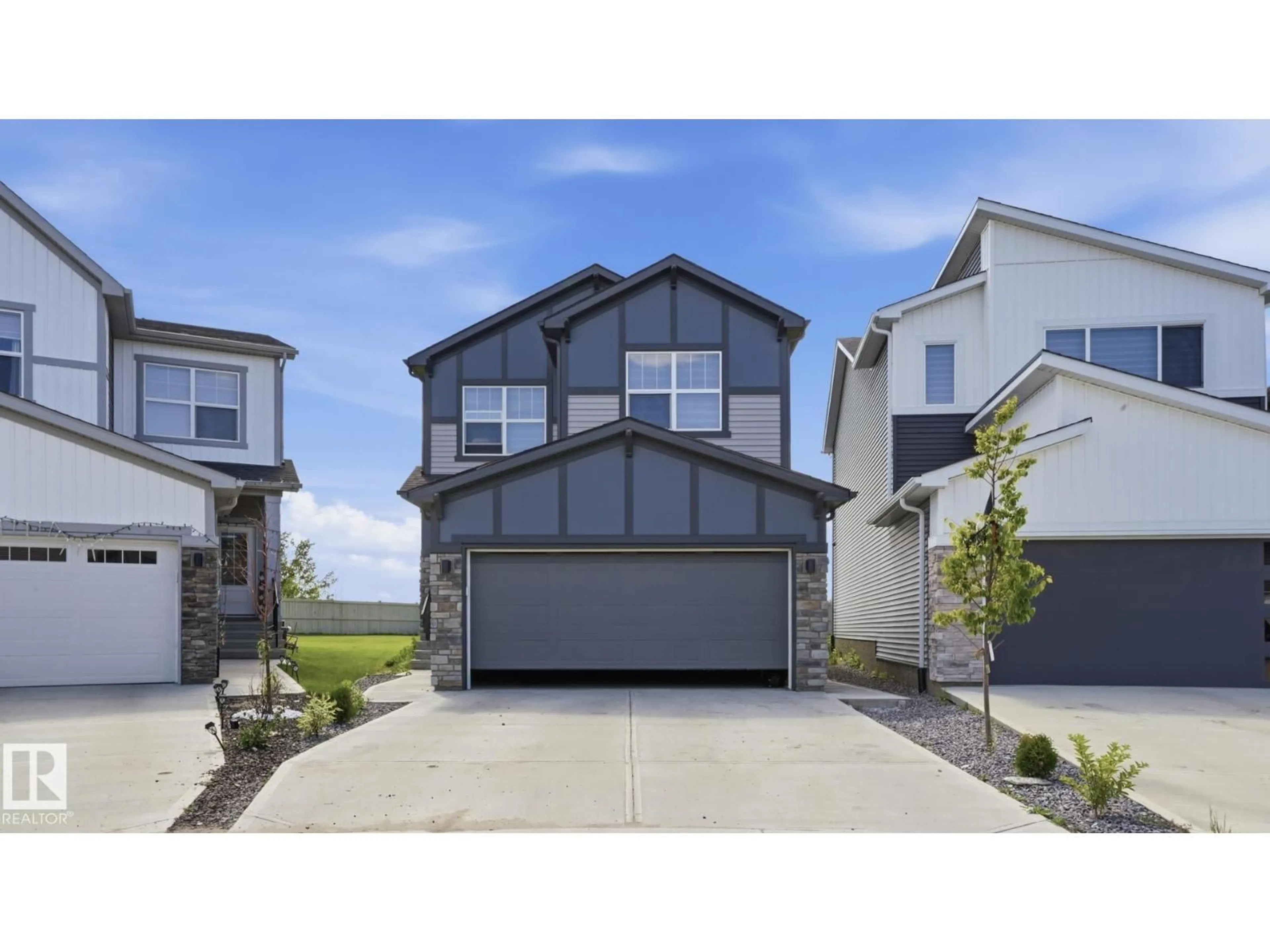 Home with vinyl exterior material, street for 3004 9 ST, Edmonton Alberta T6T2V3