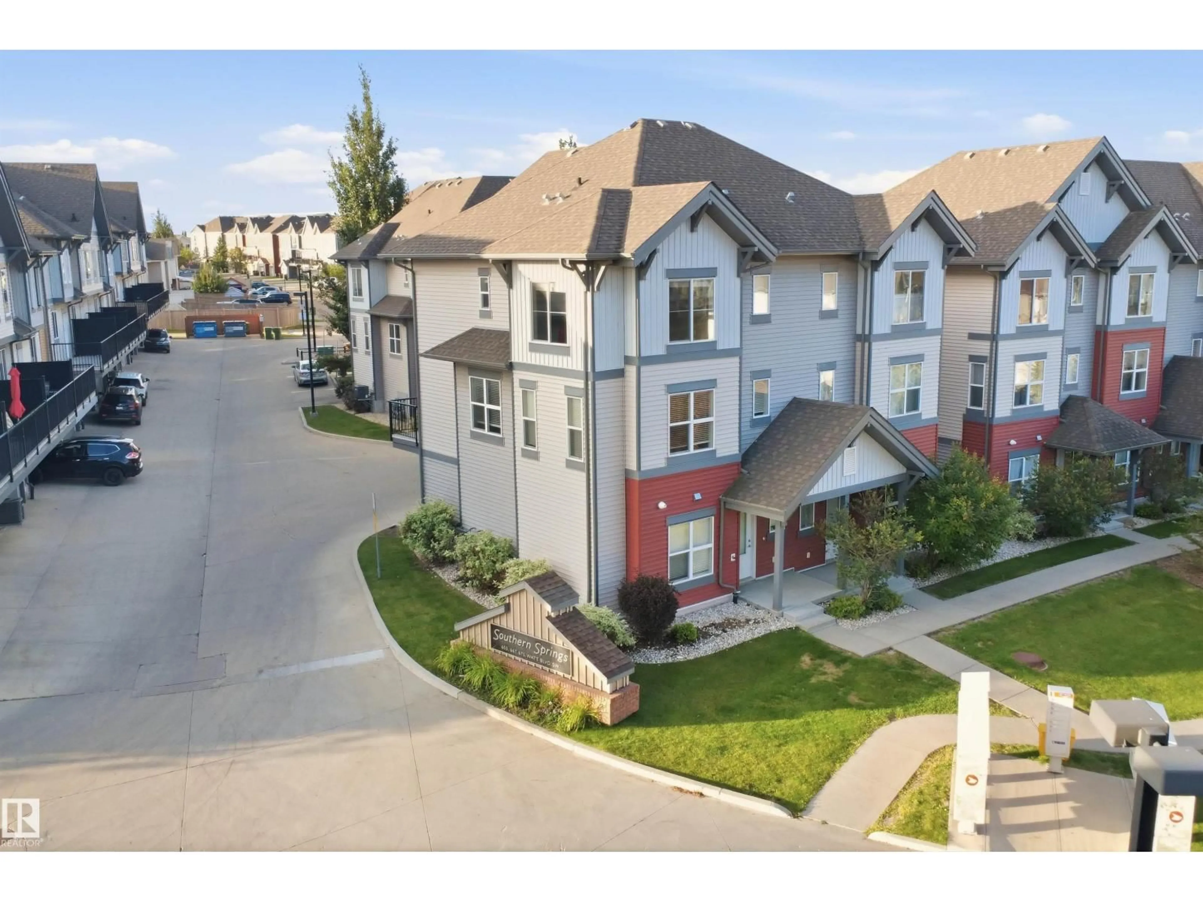A pic from outside/outdoor area/front of a property/back of a property/a pic from drone, street for 655 - 60 WATT BV, Edmonton Alberta T6X0Y2