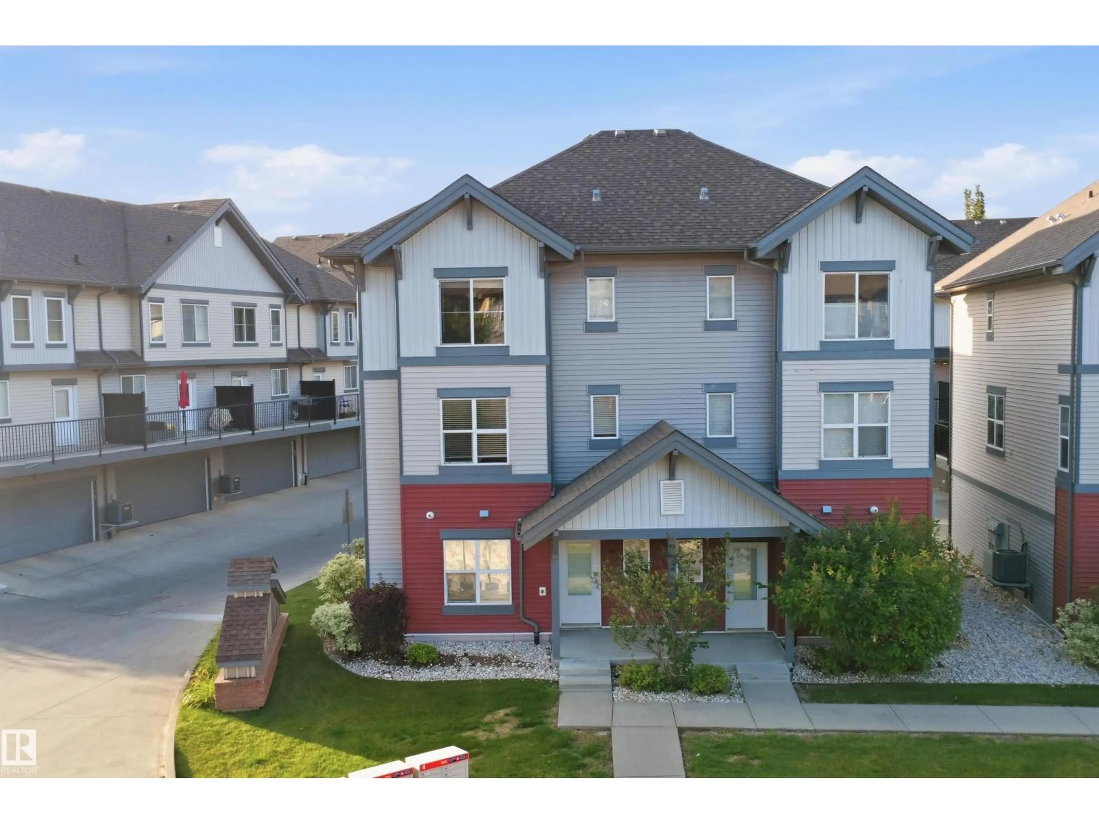 A pic from outside/outdoor area/front of a property/back of a property/a pic from drone, unknown for 655 - 60 WATT BV, Edmonton Alberta T6X0Y2