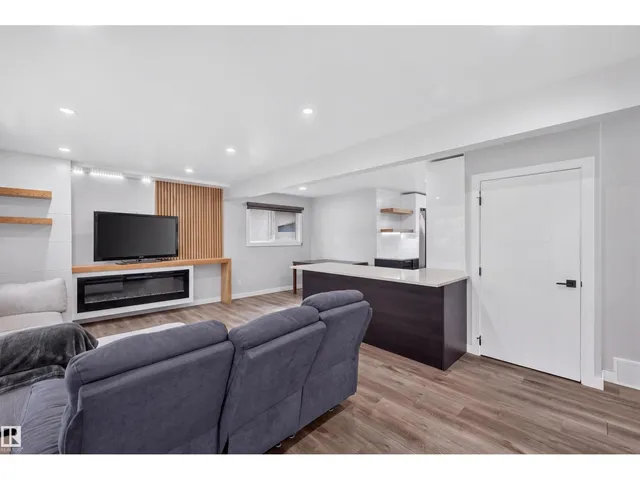 NW - 9516 52 ST, Edmonton 4