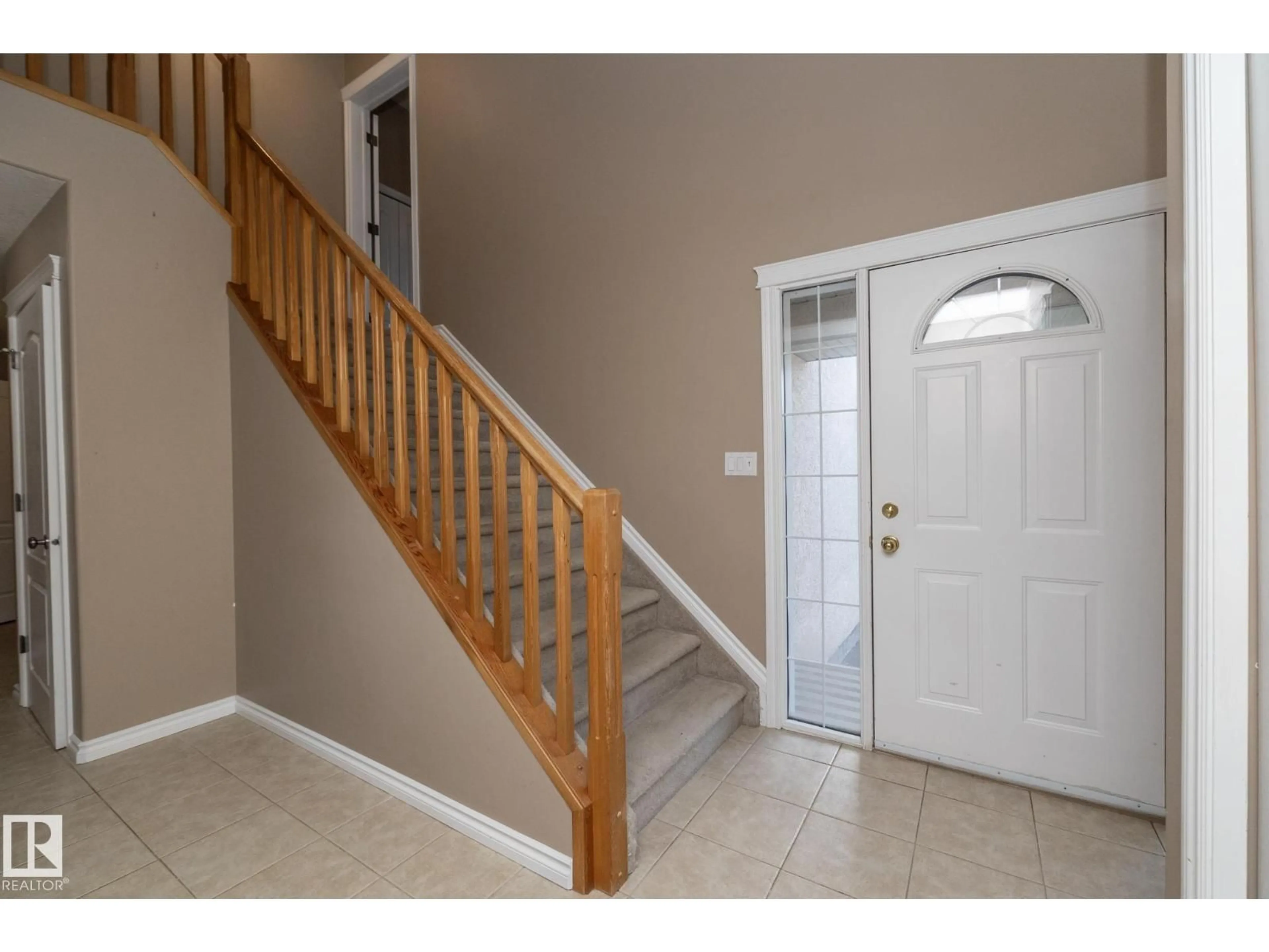 Indoor entryway for 10620 183 AV, Edmonton Alberta T5X6G5