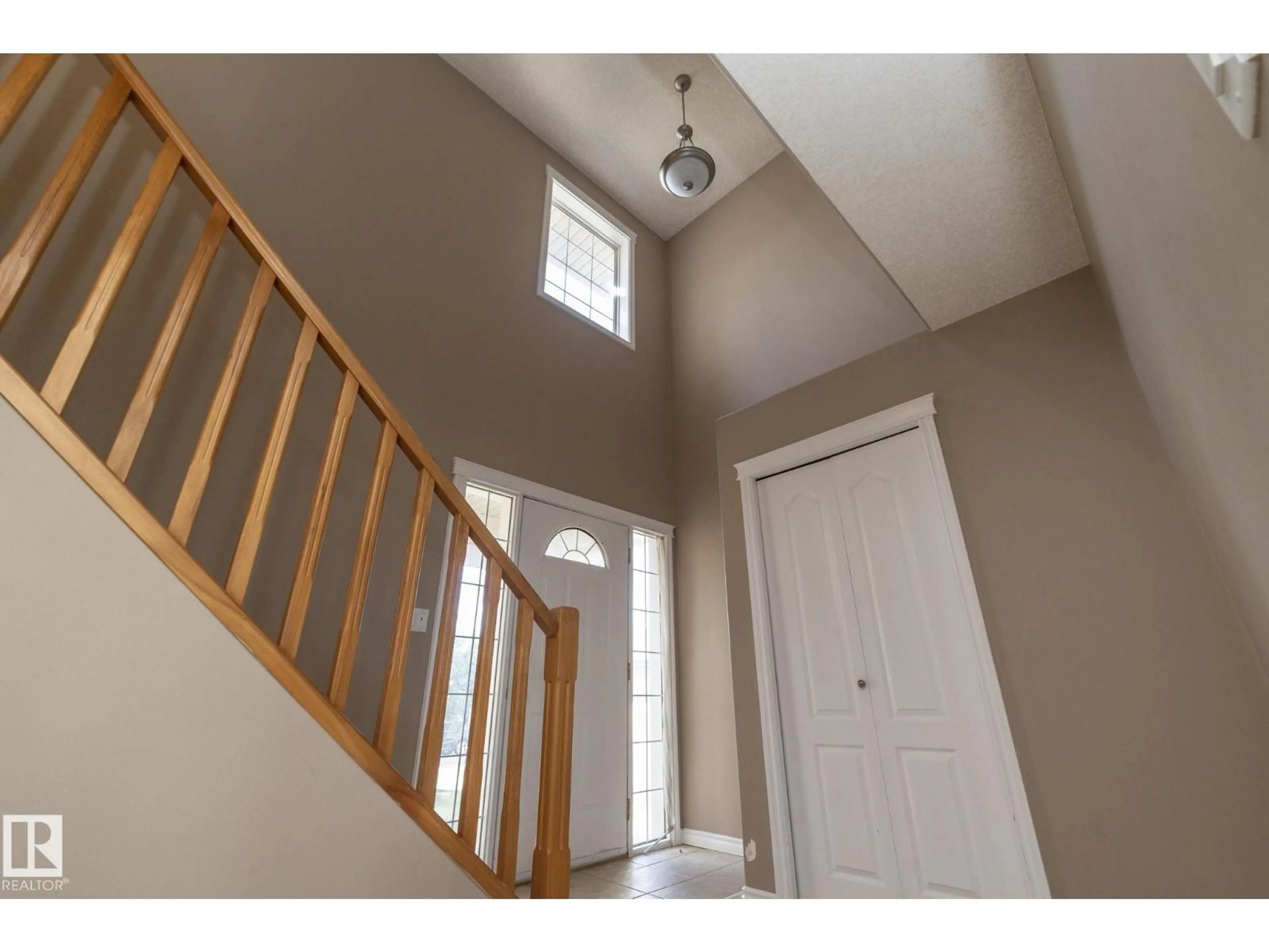 Indoor entryway for 10620 183 AV, Edmonton Alberta T5X6G5