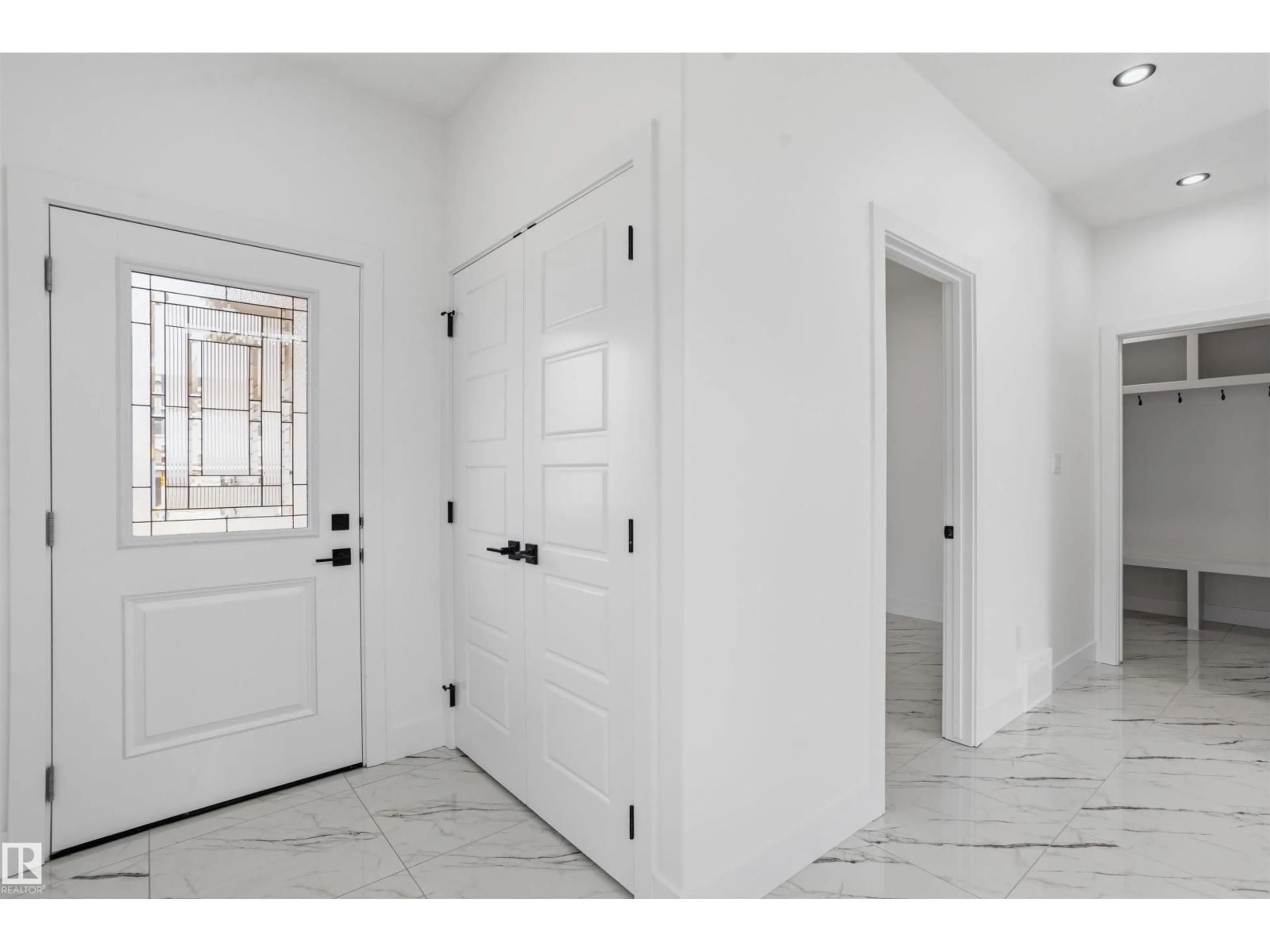 Indoor entryway for SW - 2135 1 AV, Edmonton Alberta T6X3C9