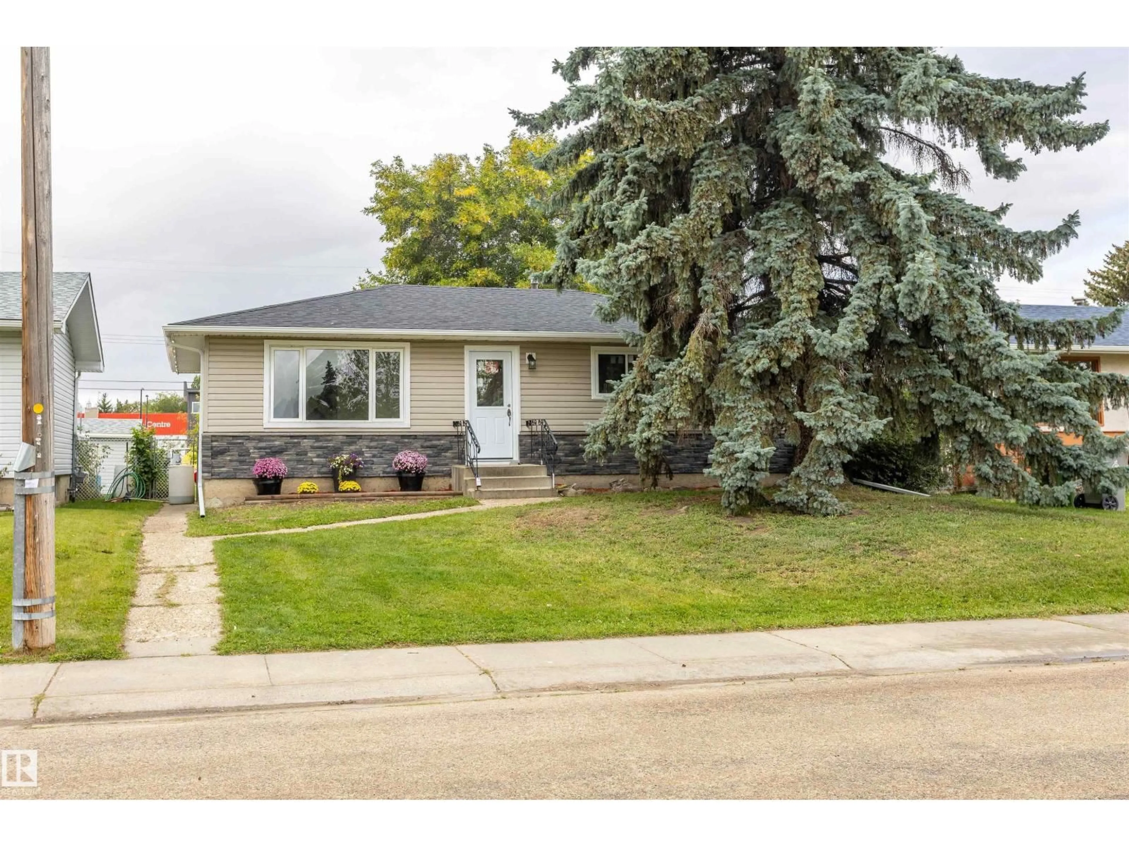 Home with vinyl exterior material, street for 9908 99 ST, Morinville Alberta T8R1G5